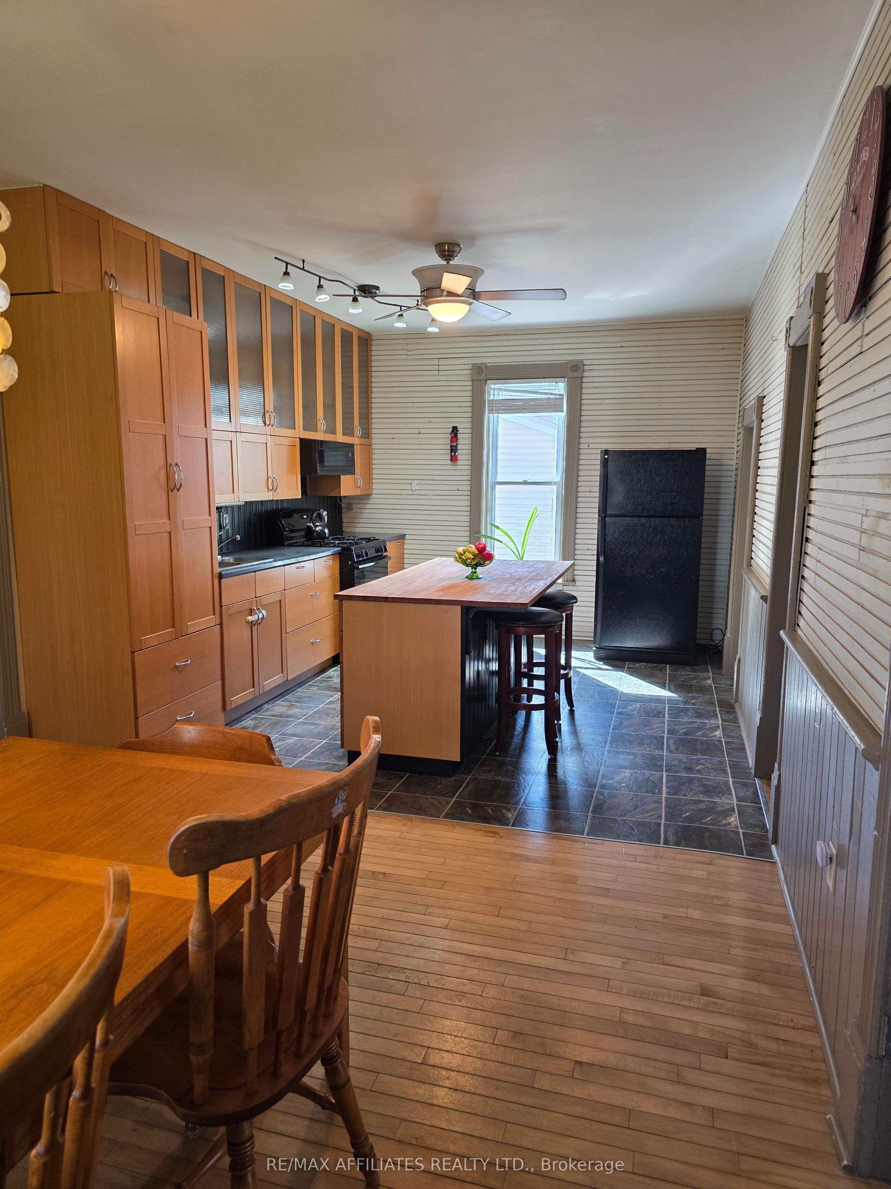 2 Isaac Street Property Photo 5
