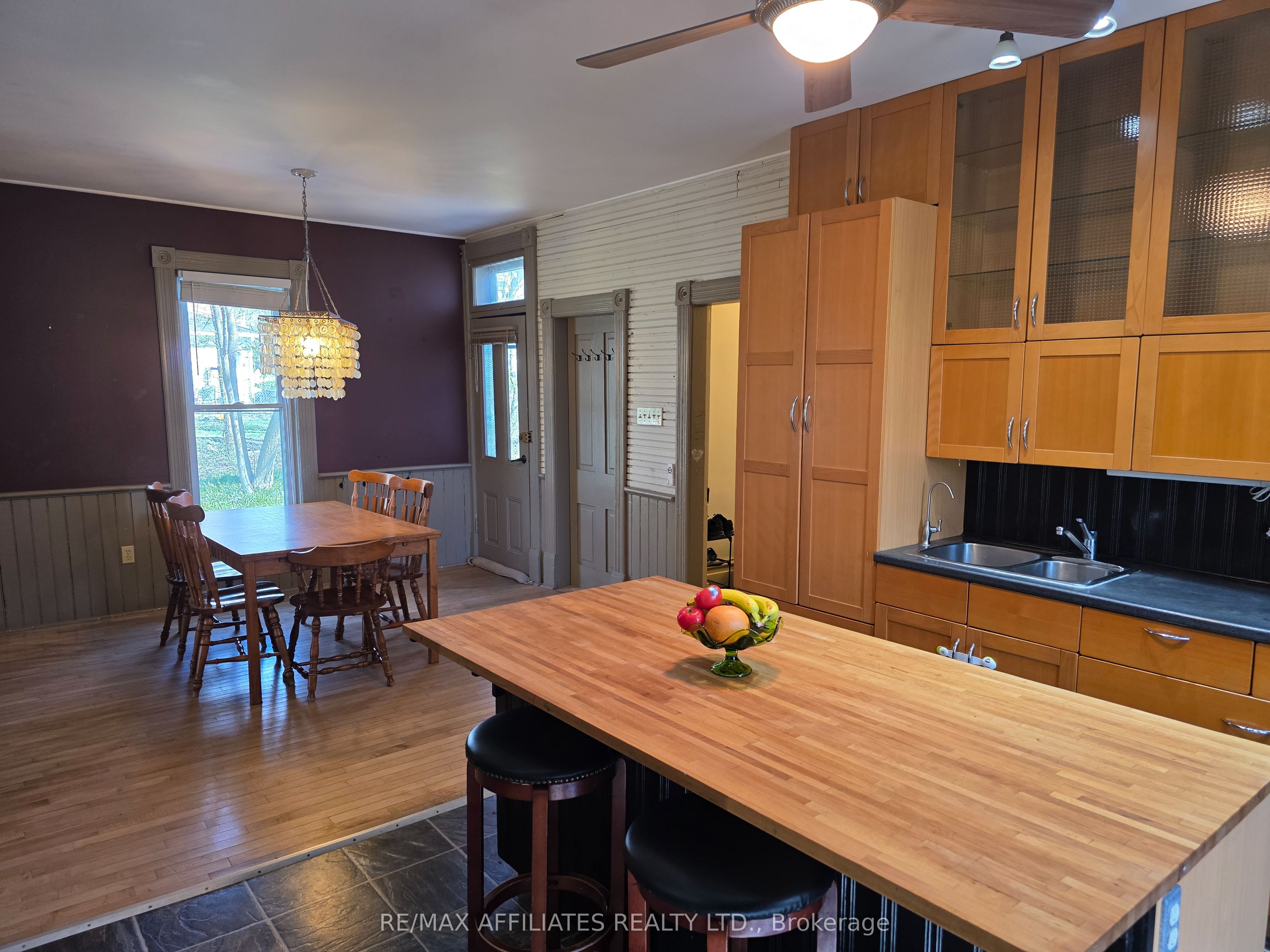 2 Isaac Street Property Photo 6