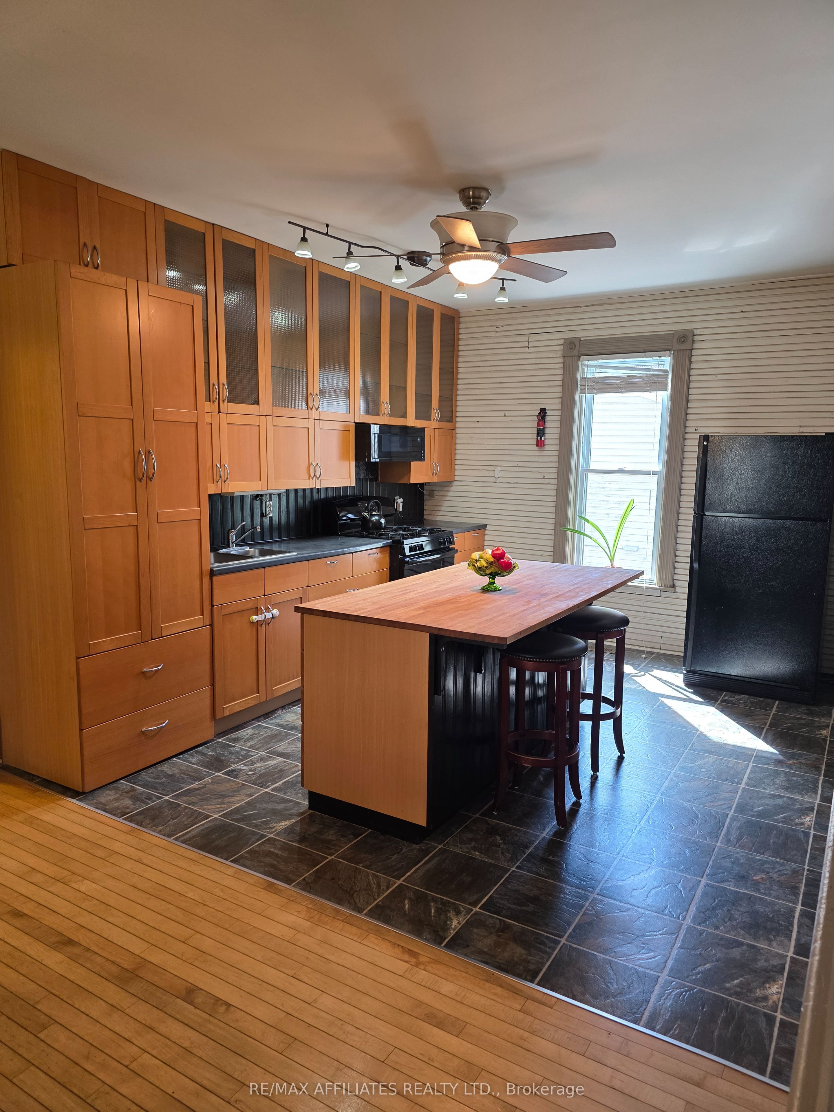 2 Isaac Street Property Photo 9