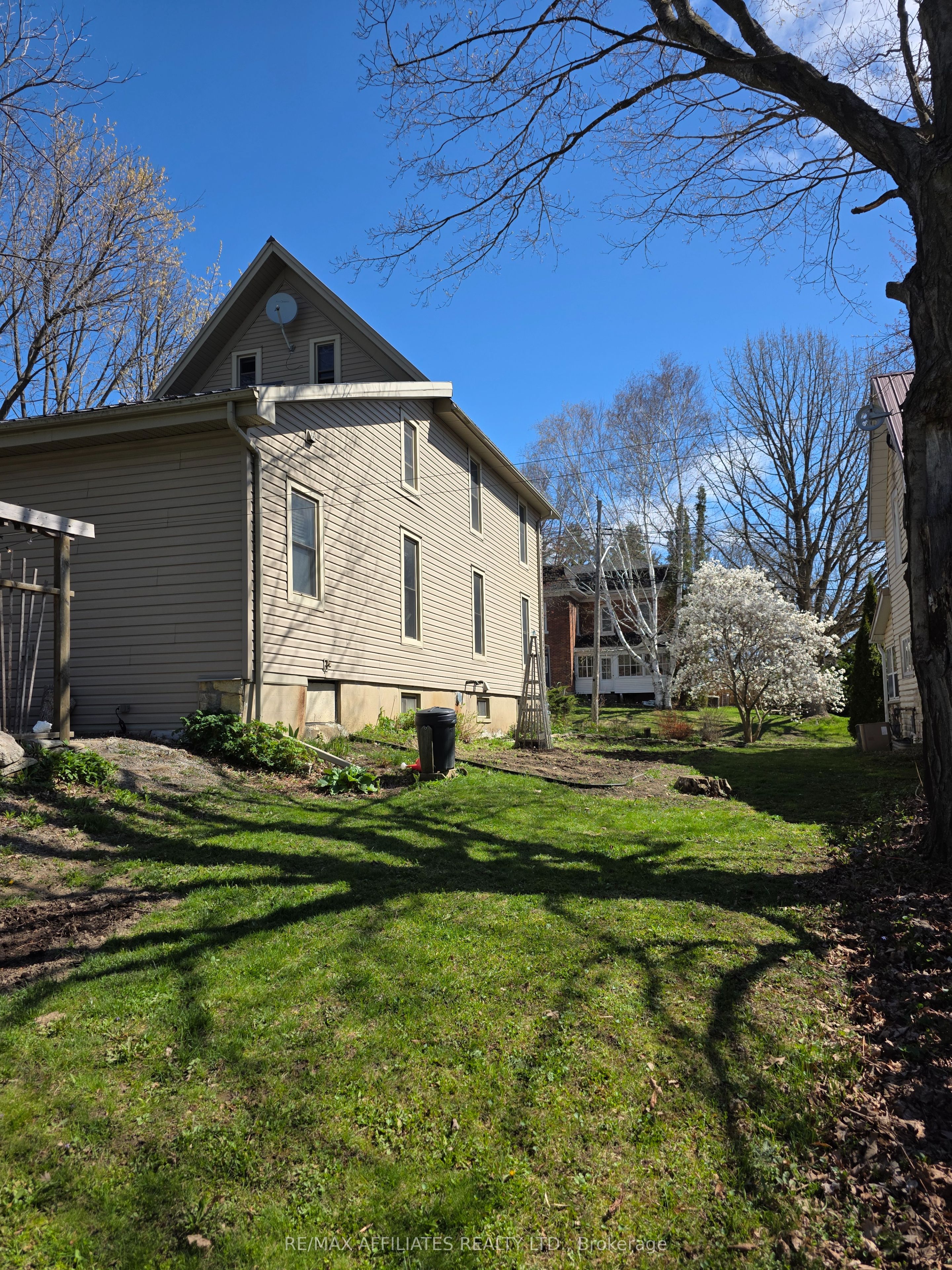 2 Isaac Street Property Photo 40