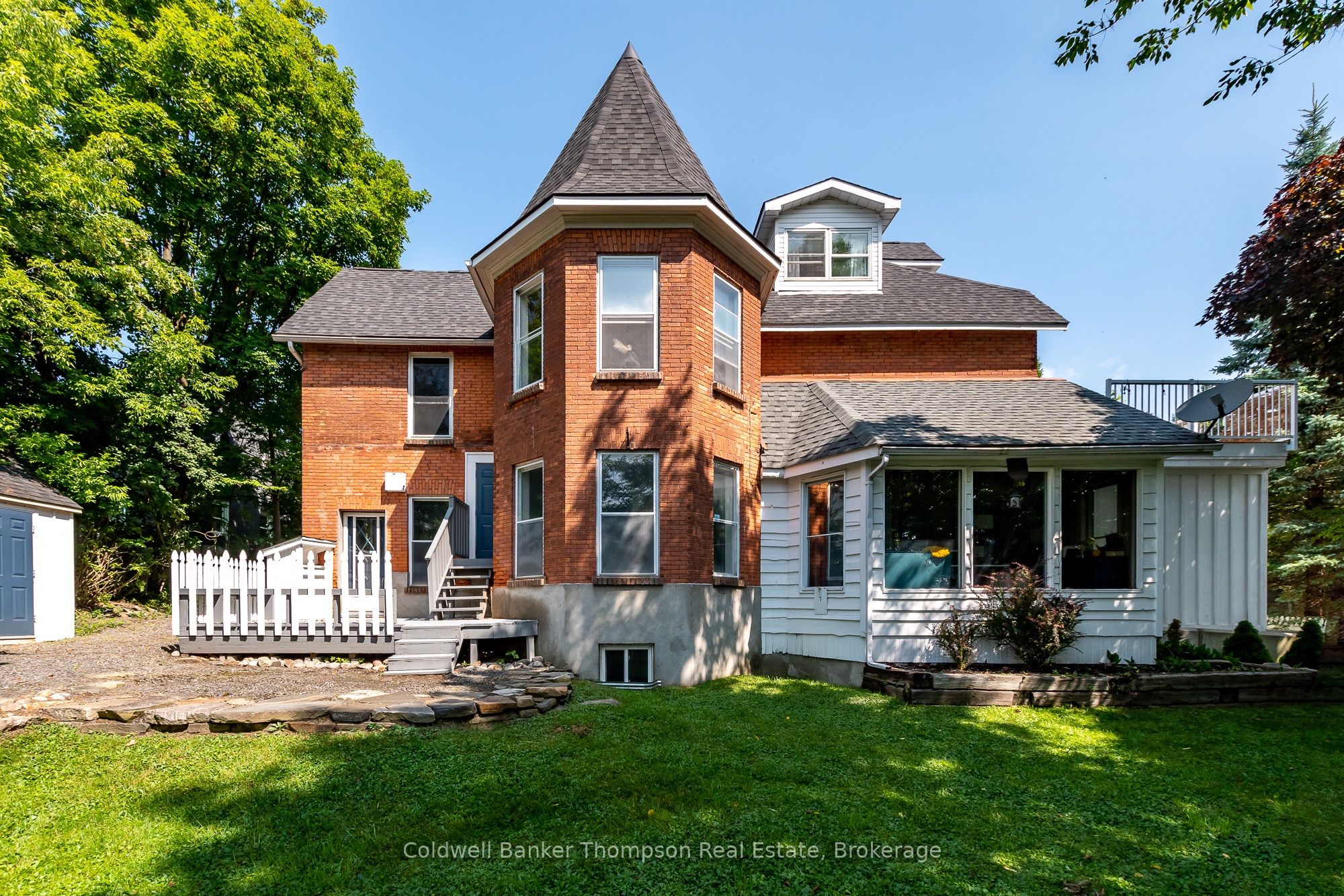 17 West Street N Property Photo 2