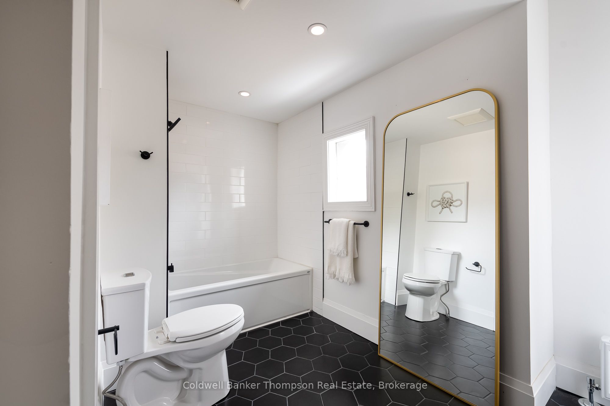 17 West Street N Property Photo 19
