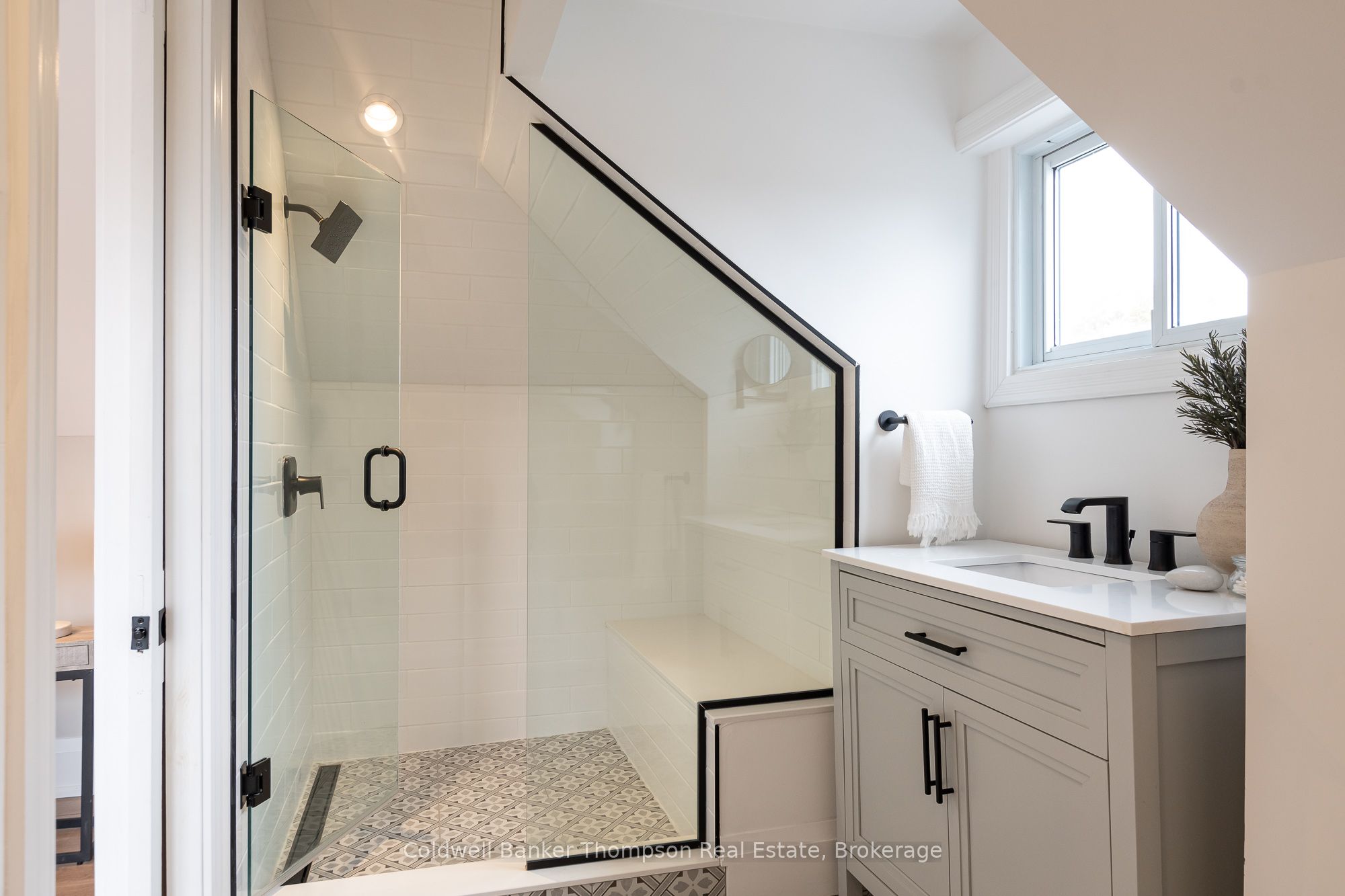 17 West Street N Property Photo 24