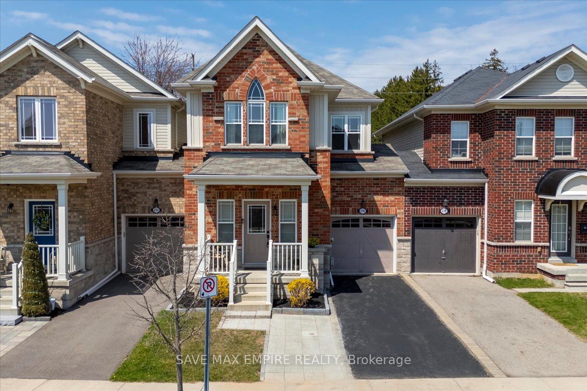 235 Fellowes Crescent Property Photo 1