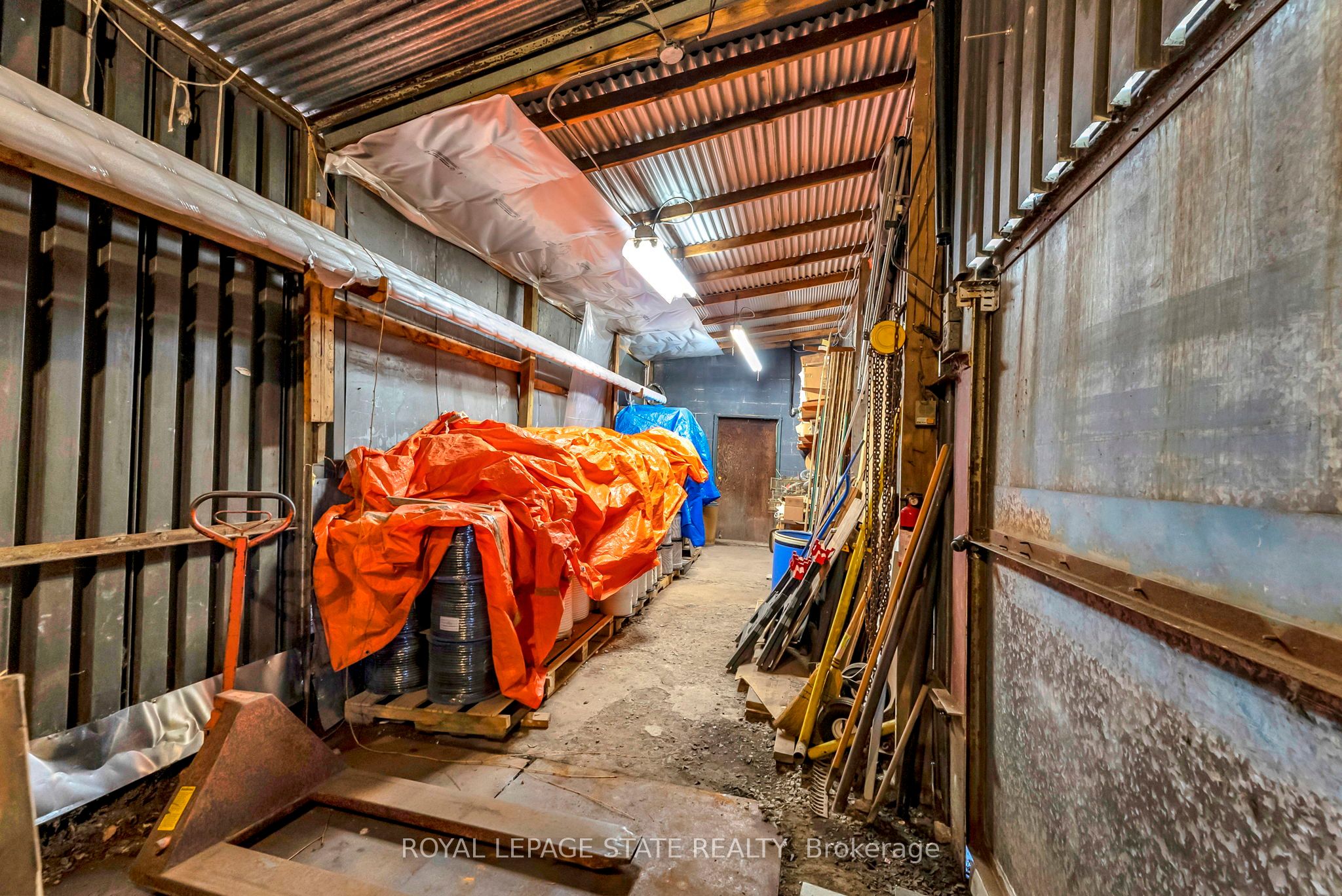 522 James Street N Property Photo 14