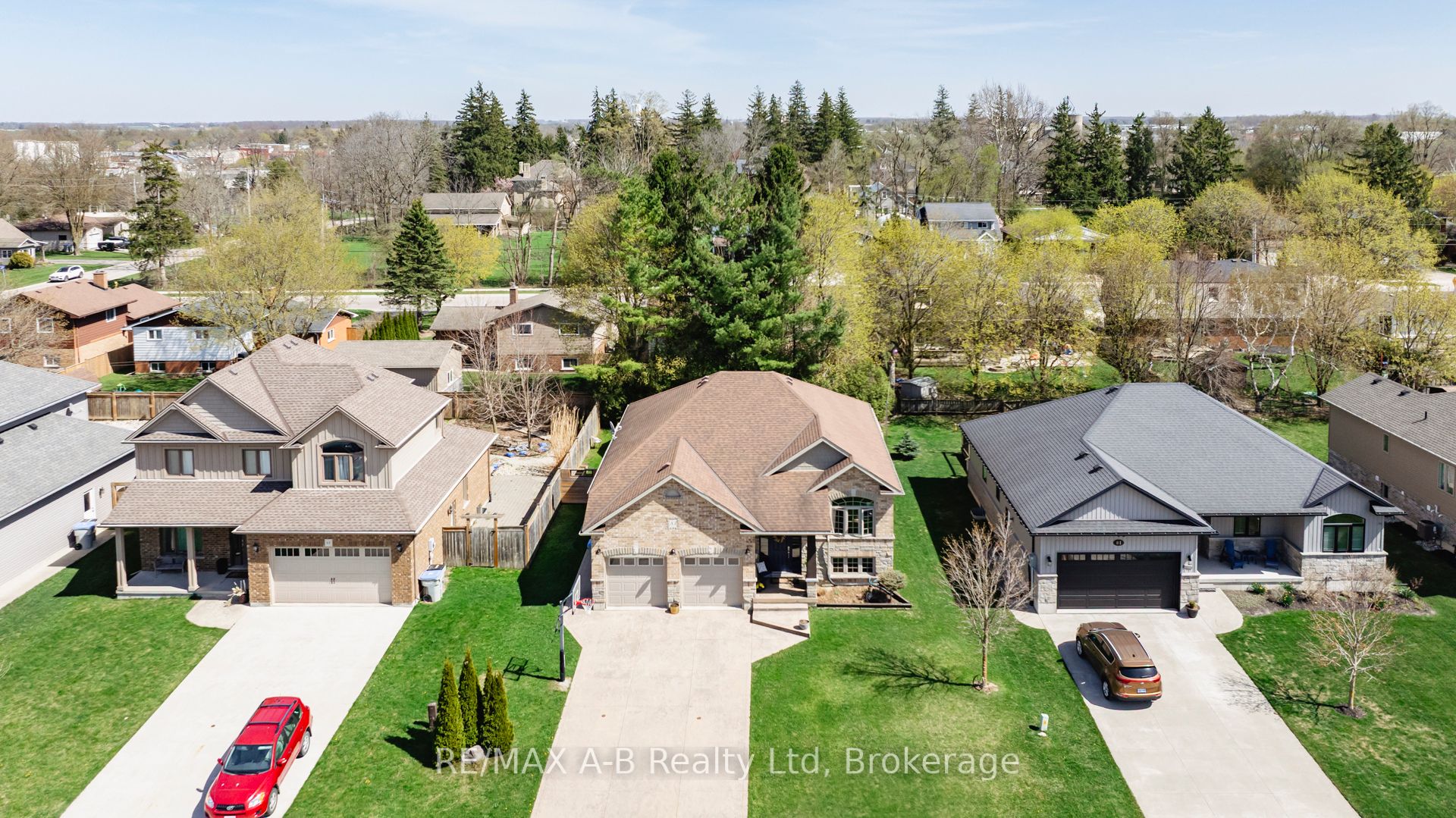 83 Sylvia Street Property Photo 2