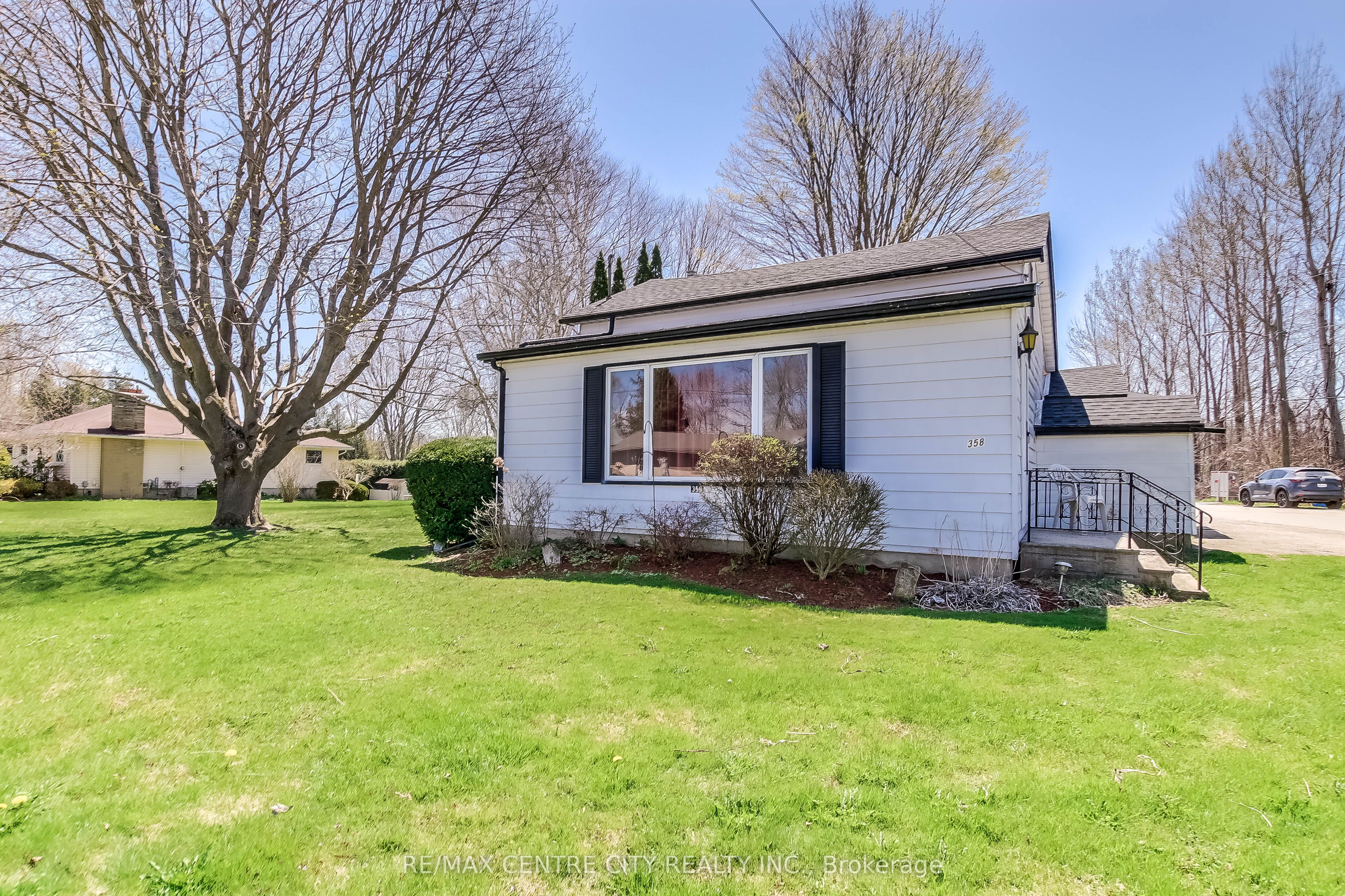 358 Warren Street Property Photo 4