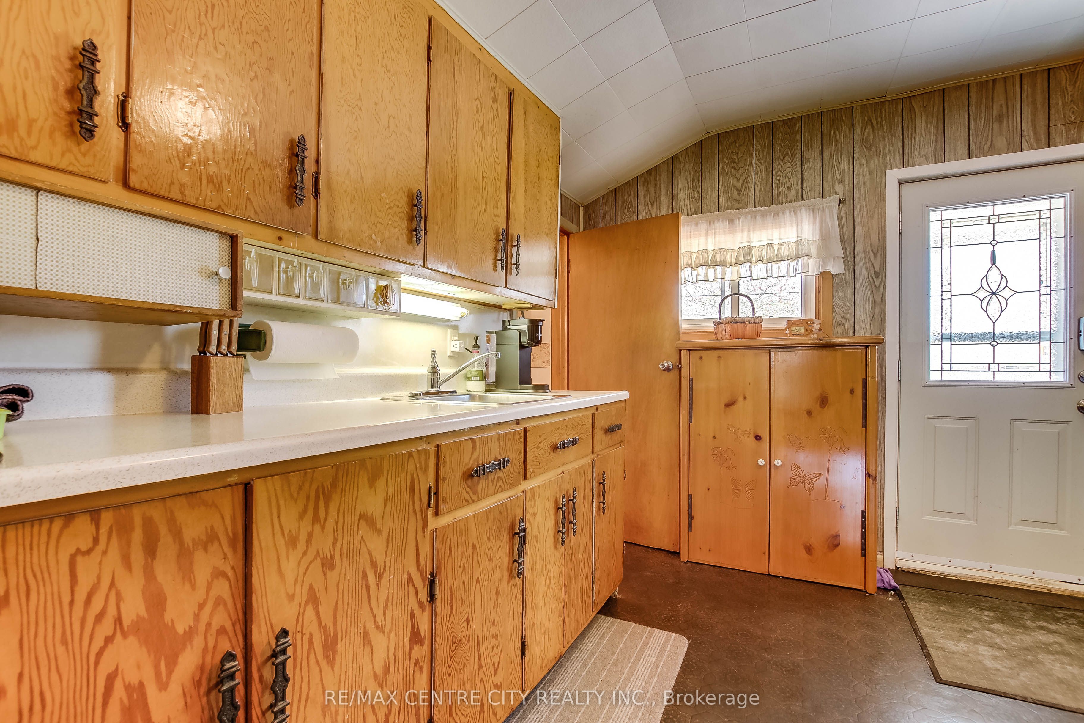 358 Warren Street Property Photo 8