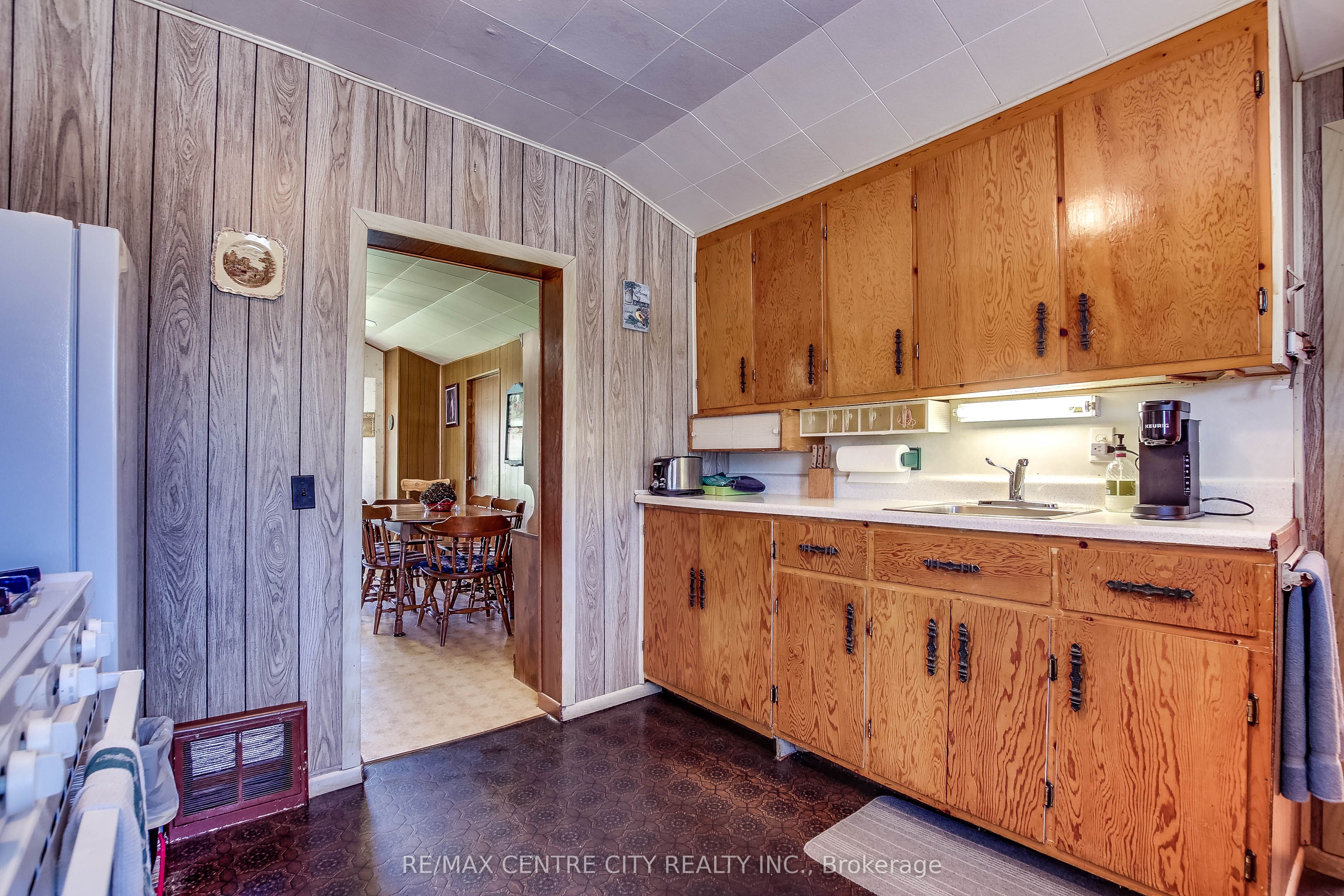 358 Warren Street Property Photo 9