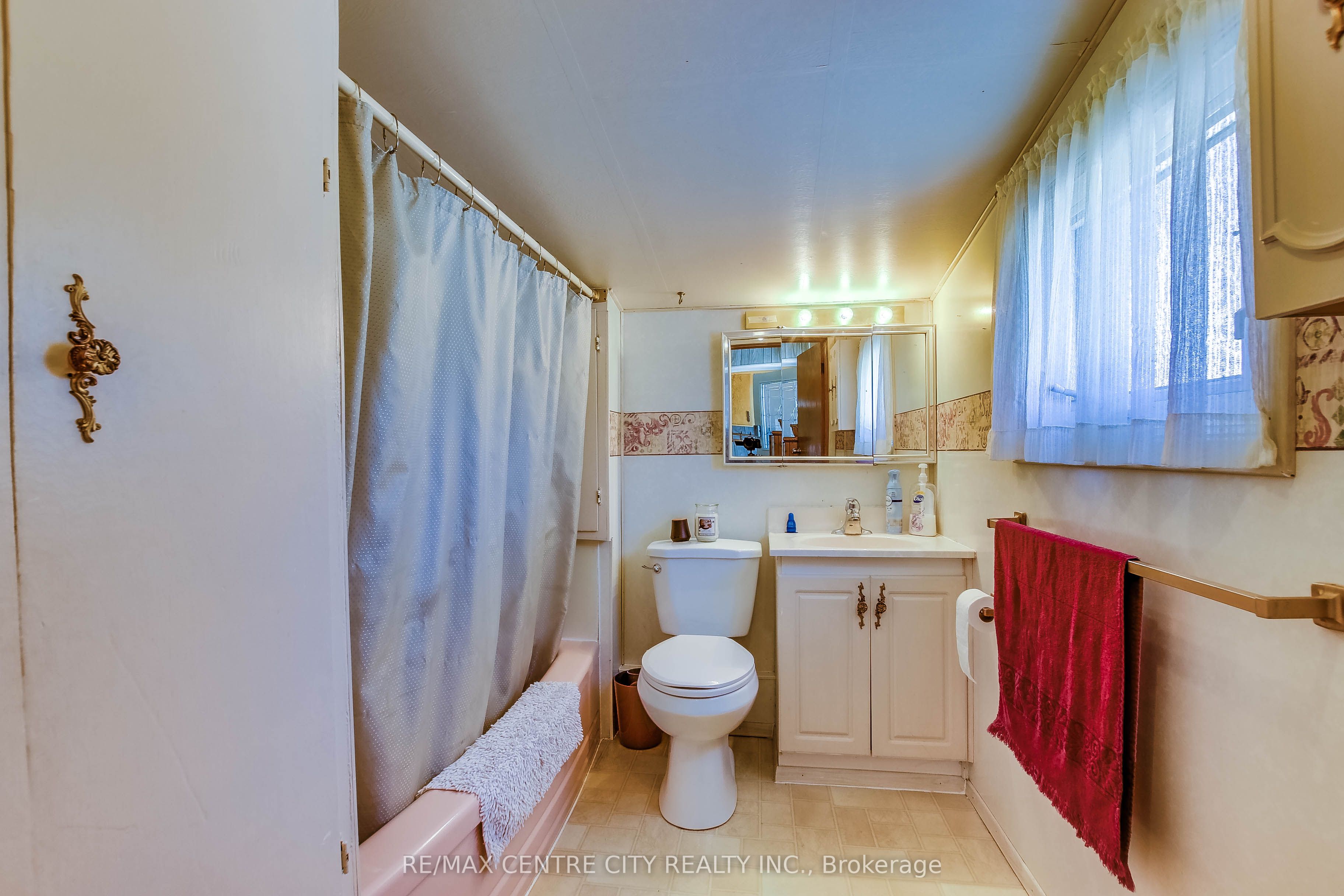 358 Warren Street Property Photo 10
