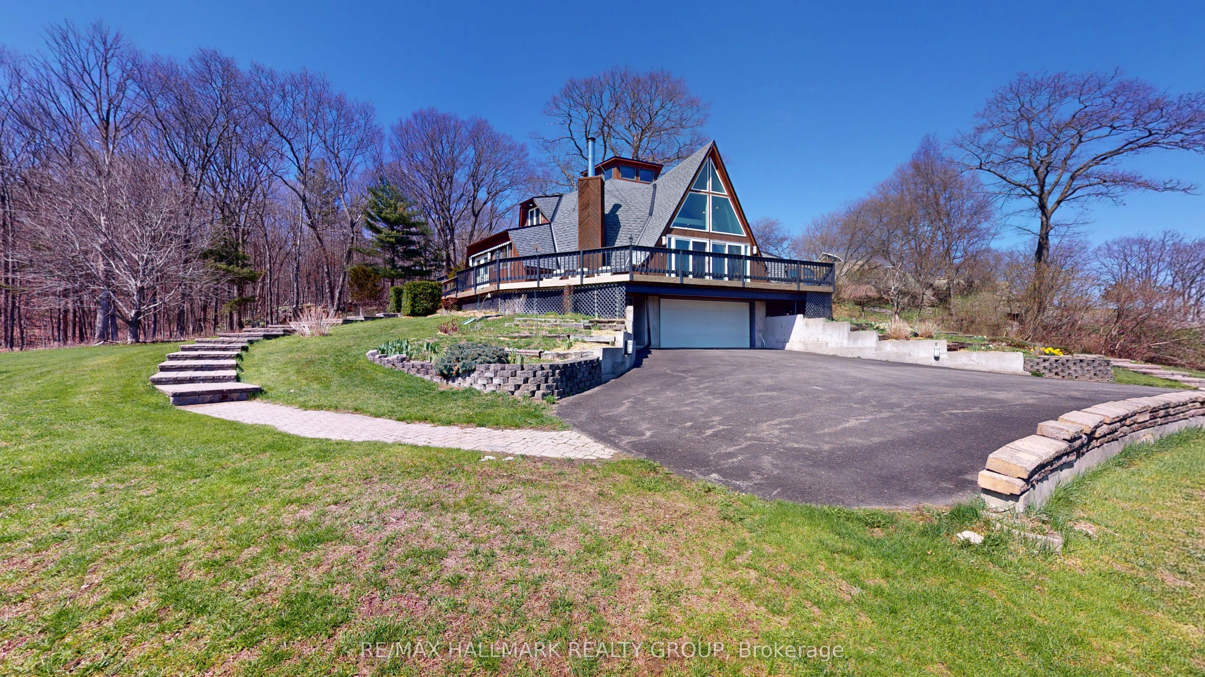 1076 1000 Islands Parkway Property Photo