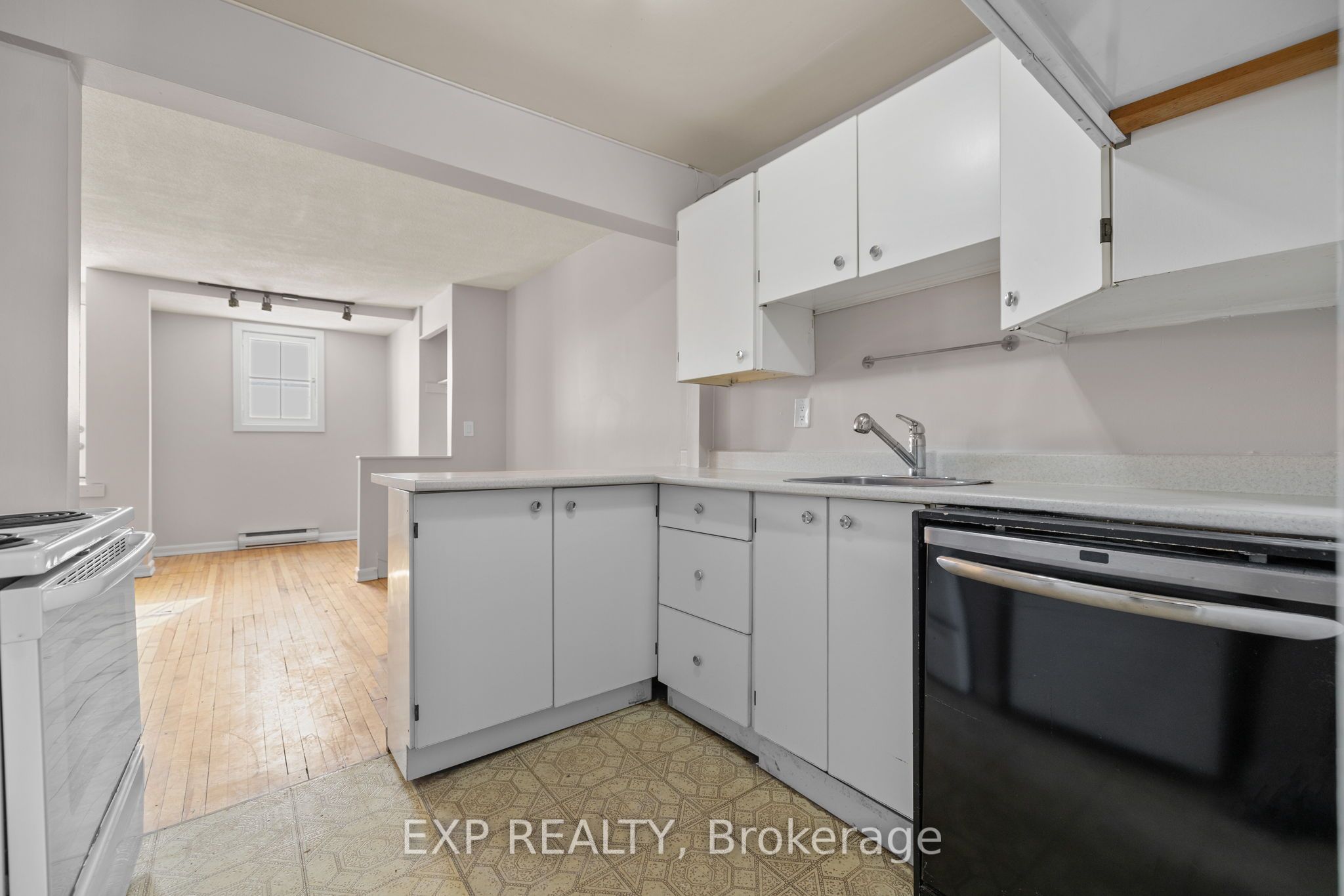 196 Osgoode Street Property Photo 16