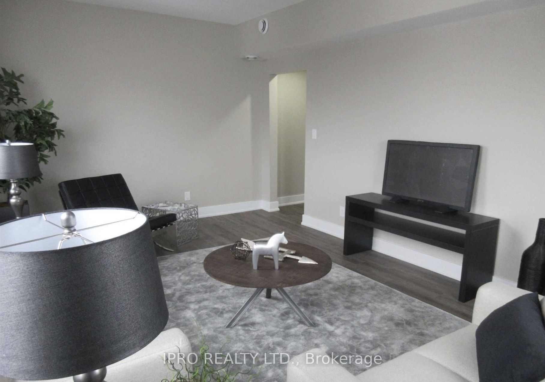 835 King Street E Property Photo 6