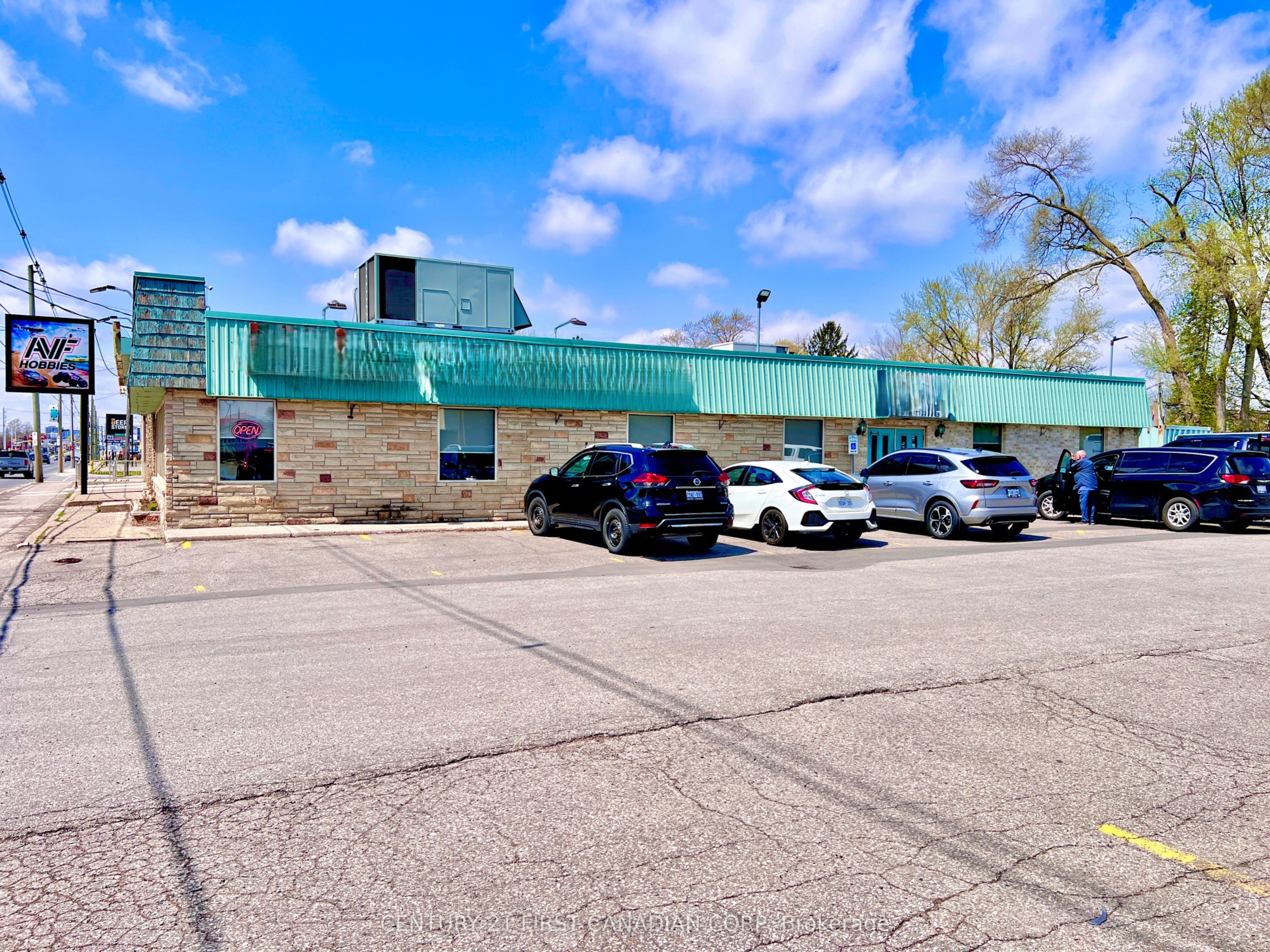 1622 Dundas Street Property Photo 2