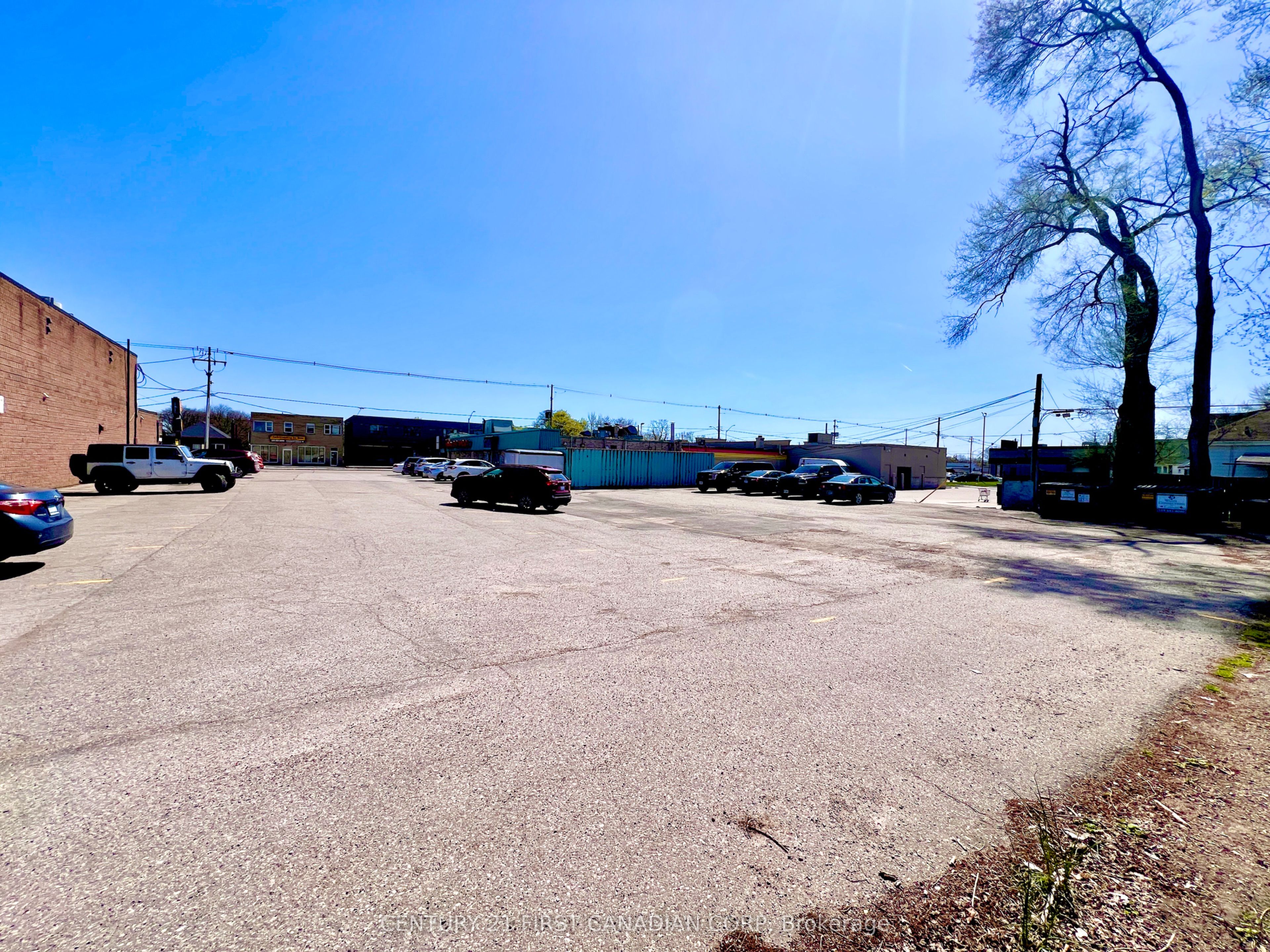 1622 Dundas Street Property Photo 4