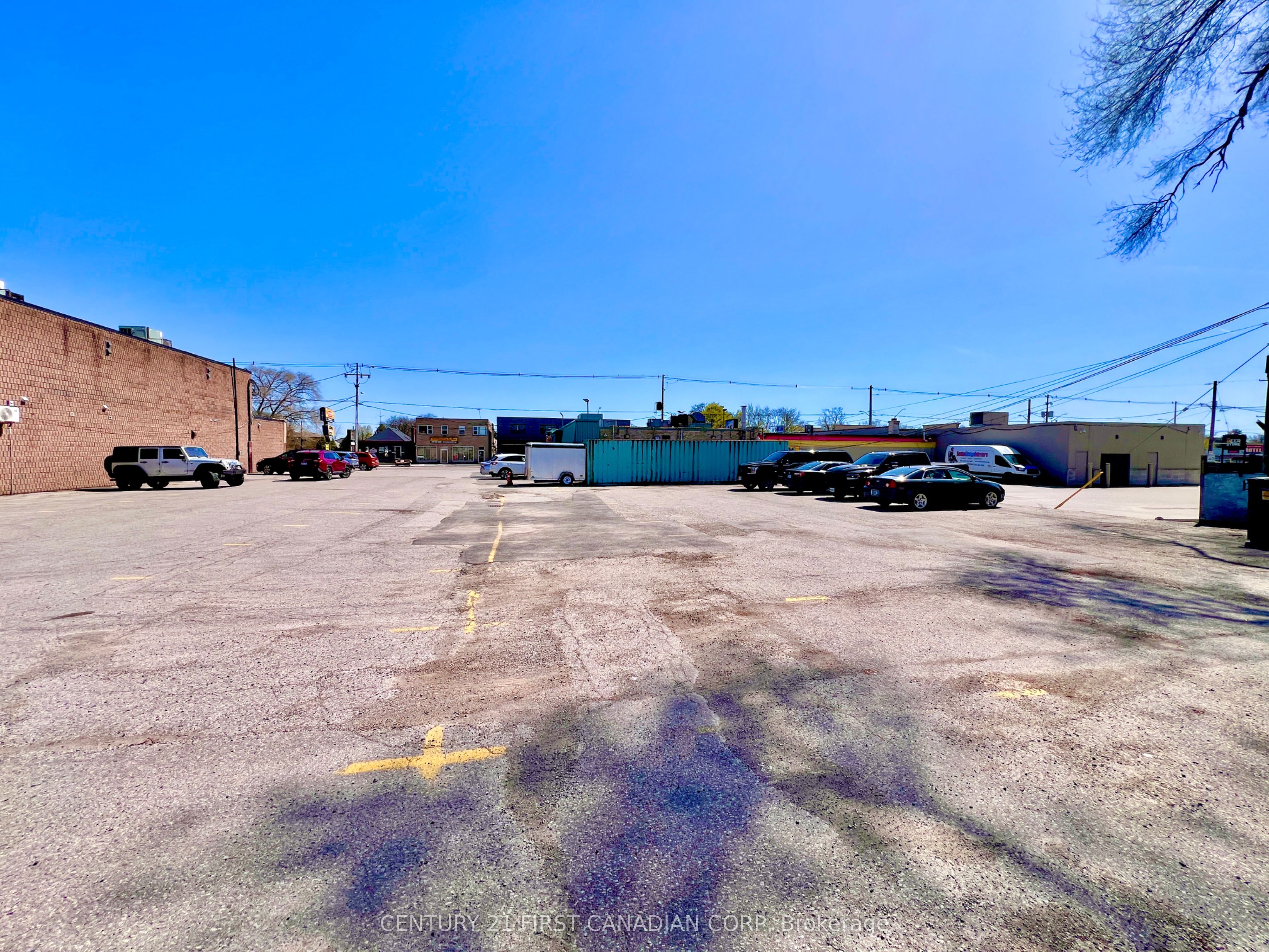1622 Dundas Street Property Photo 5