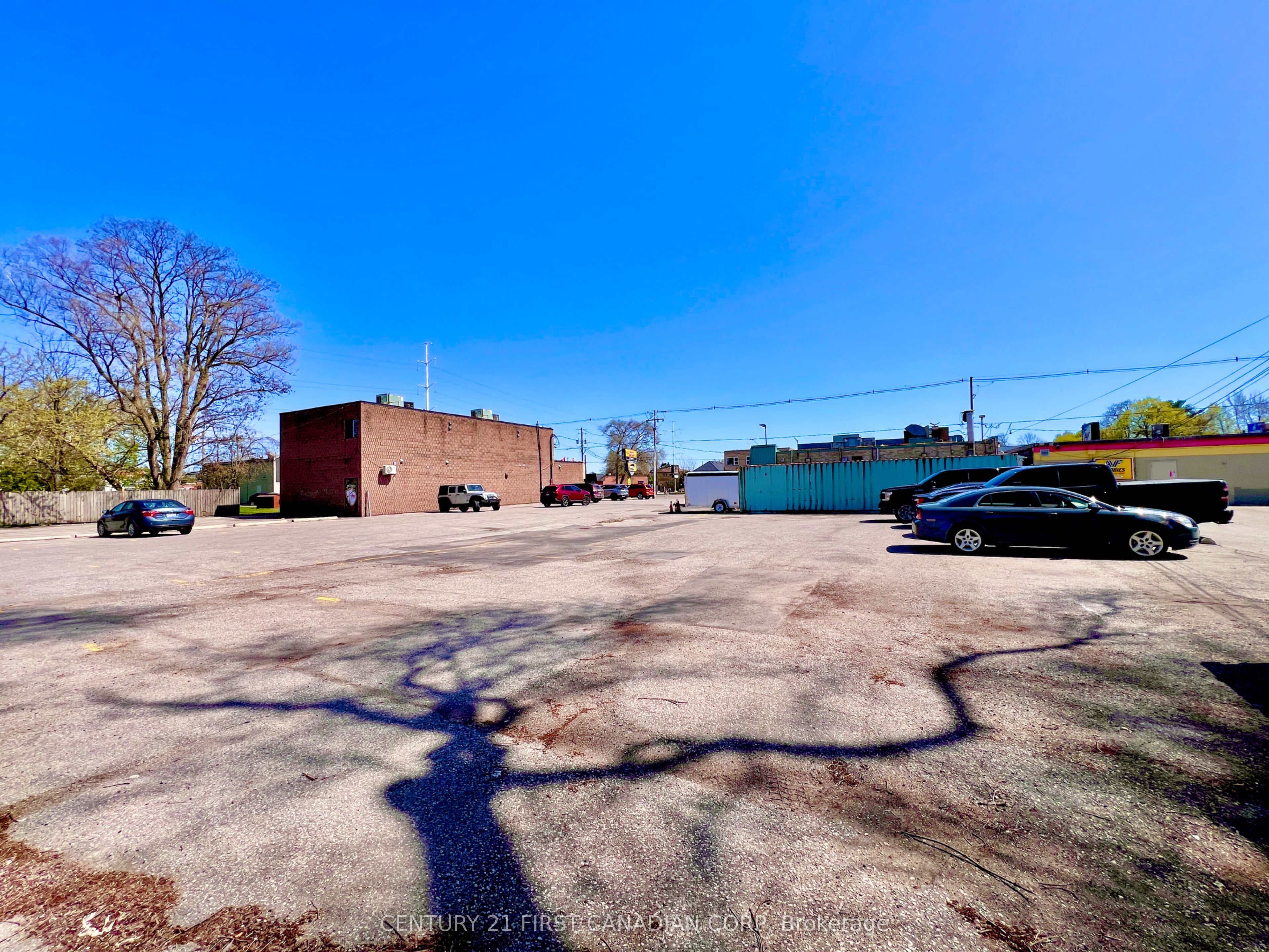 1622 Dundas Street Property Photo 6