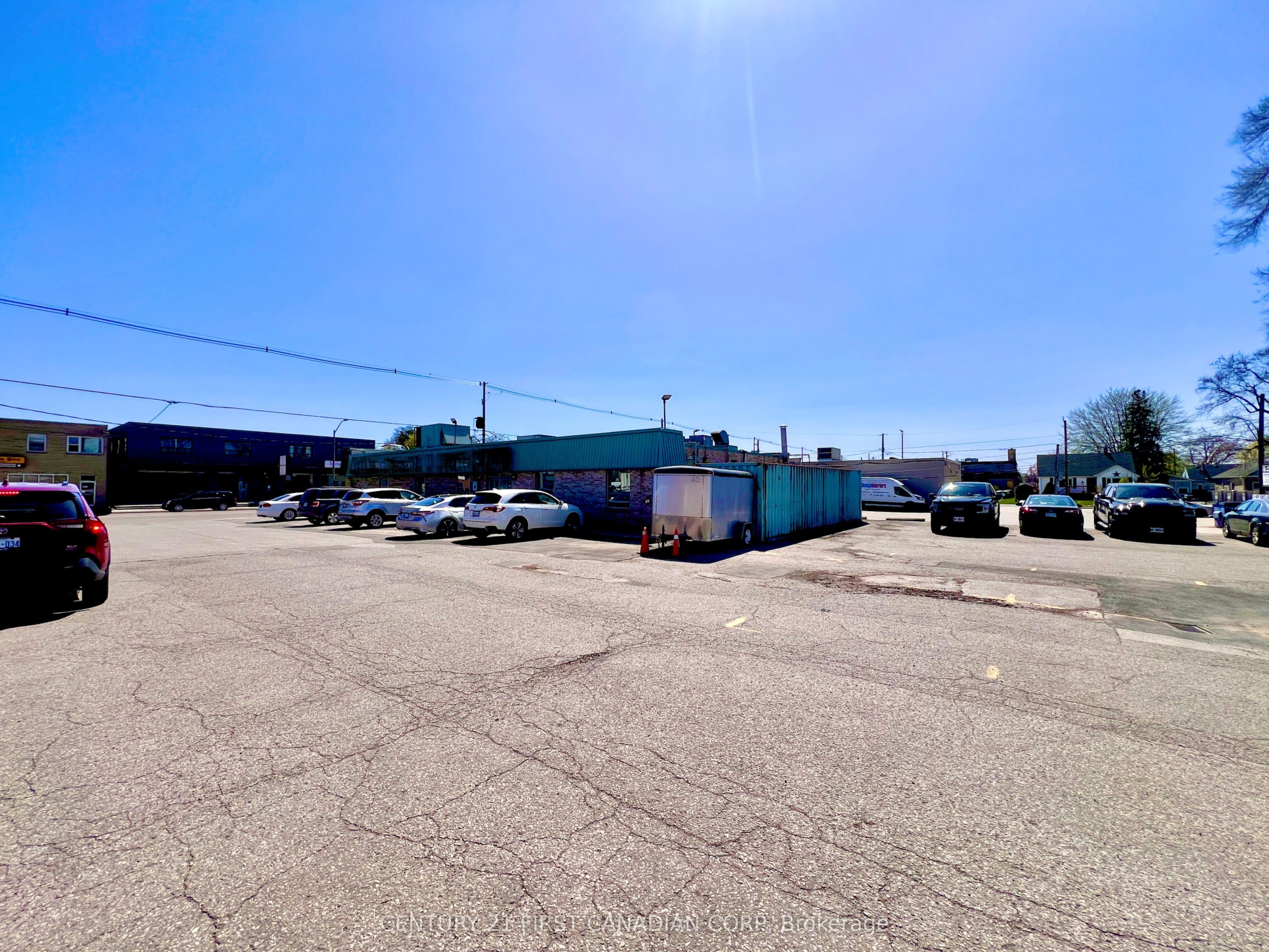 1622 Dundas Street Property Photo 7