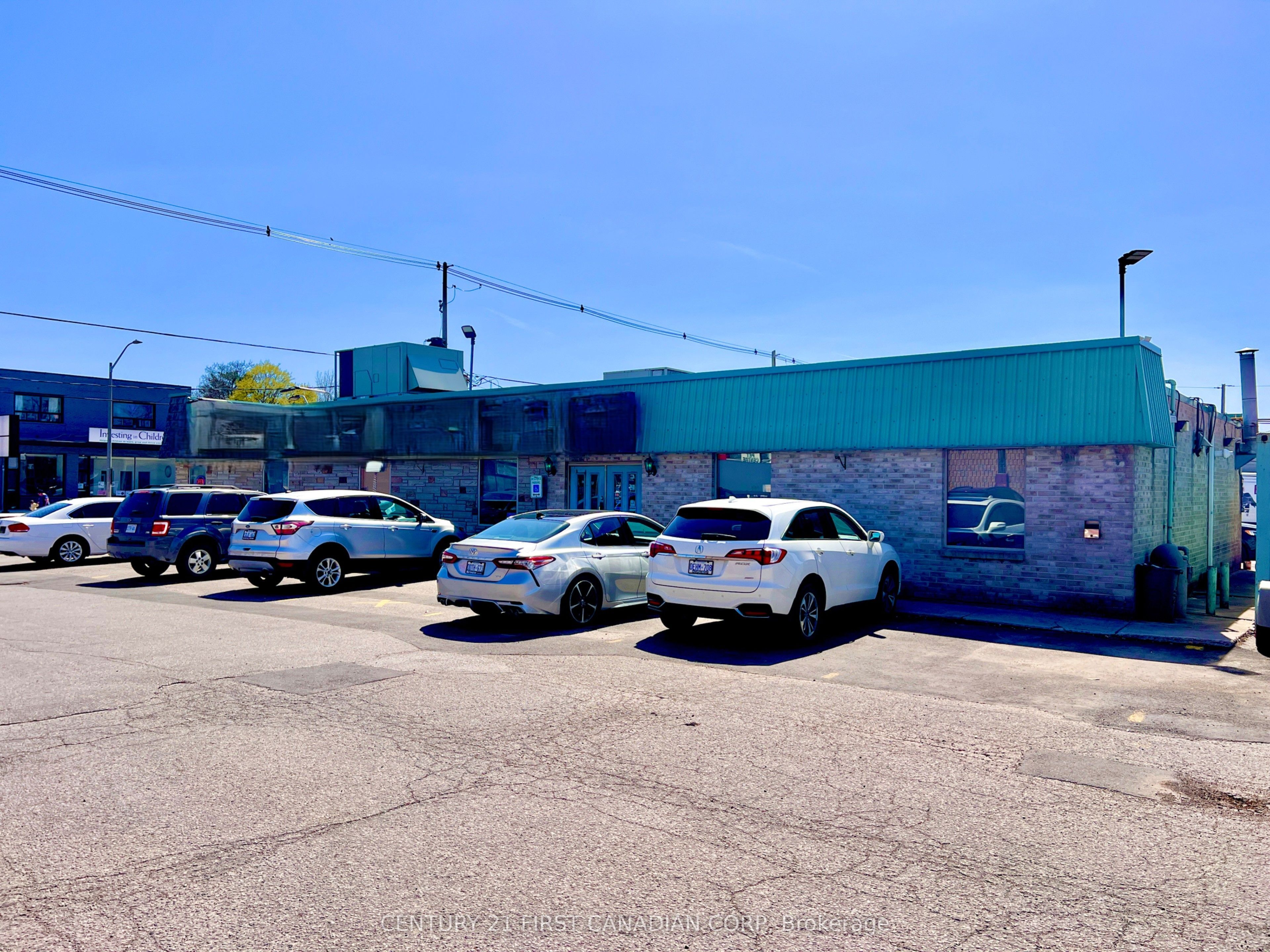 1622 Dundas Street Property Photo 8