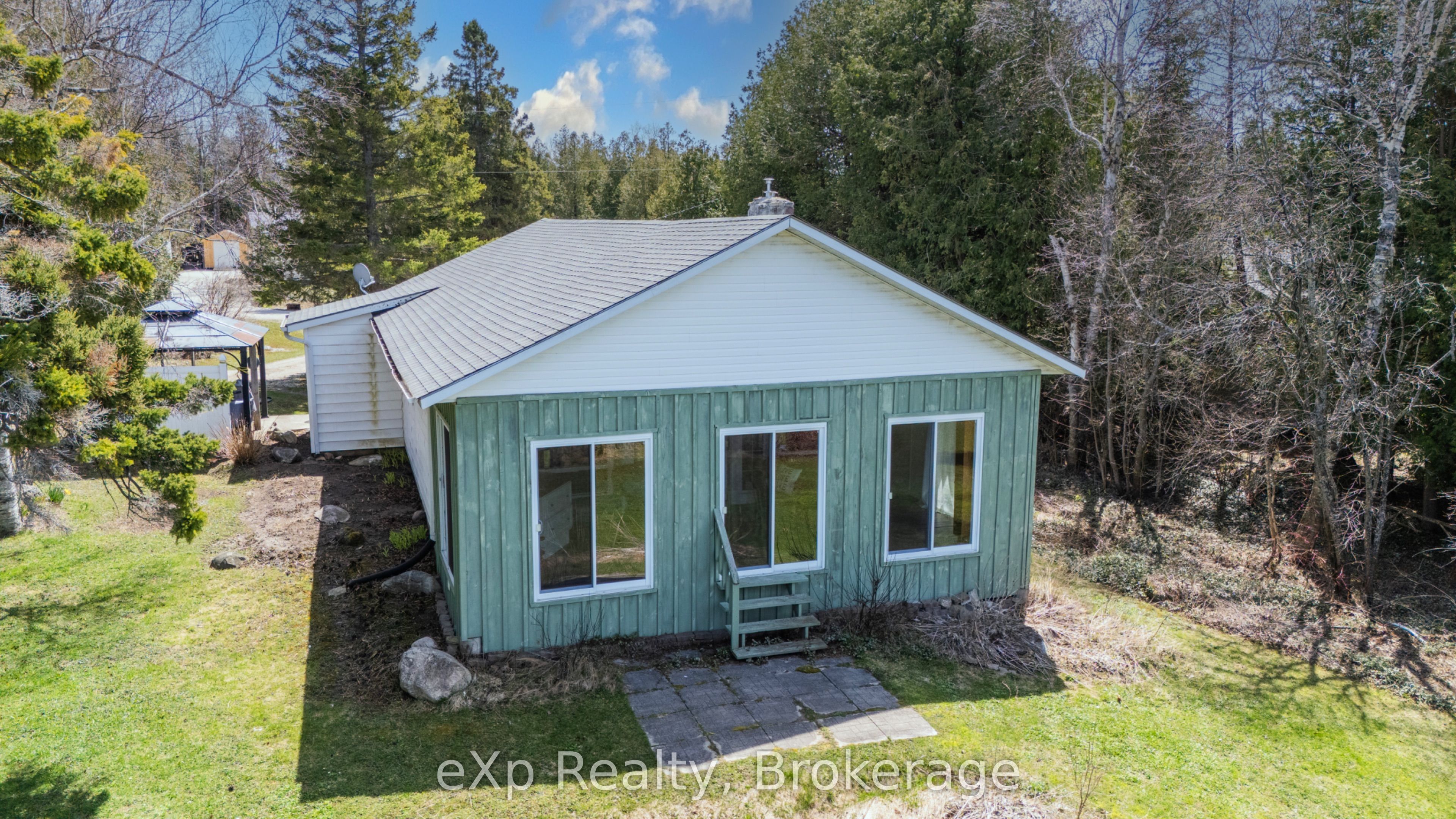 32 Baywatch Dr Property Photo 1