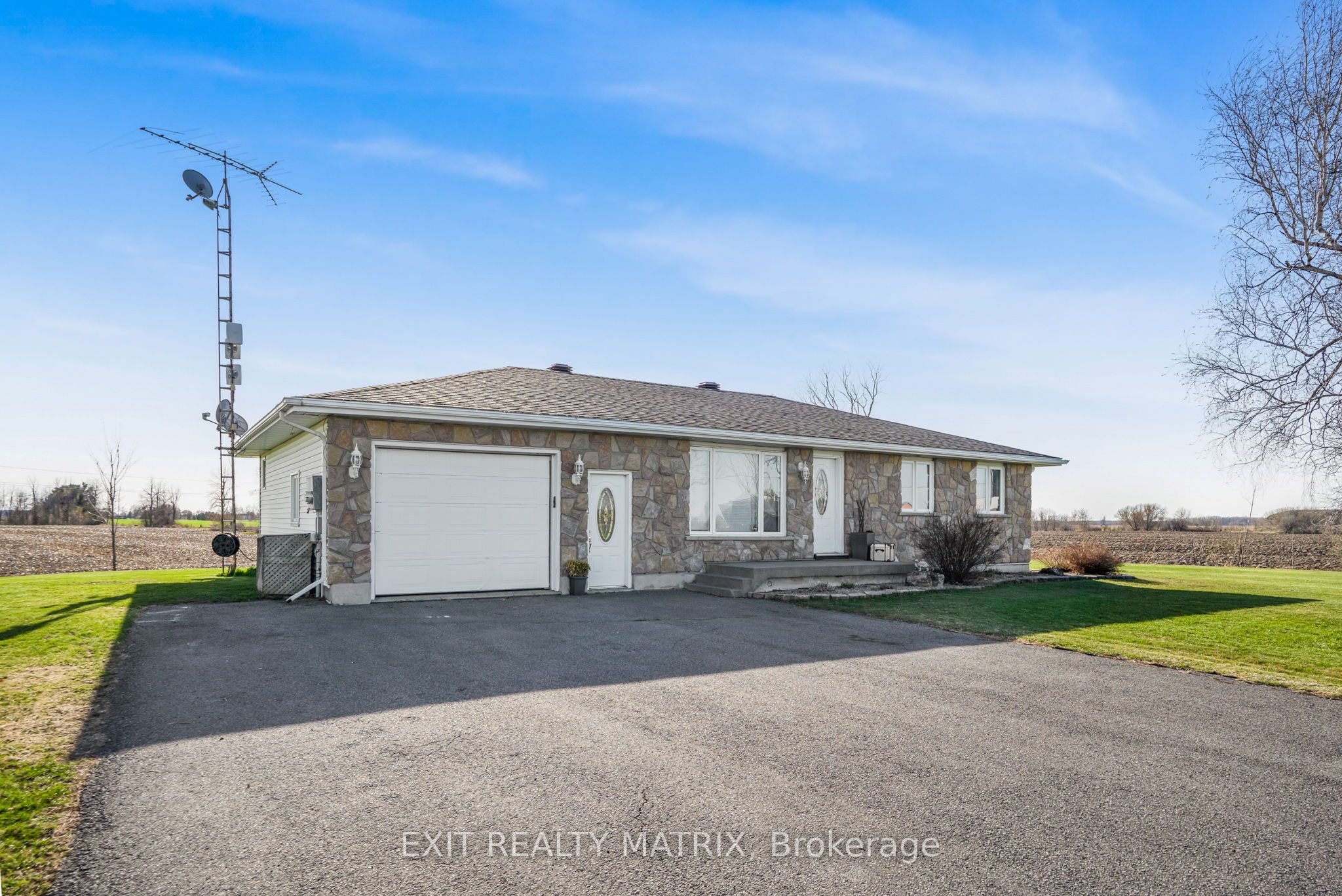1688 Ste-marie Road Property Photo 1