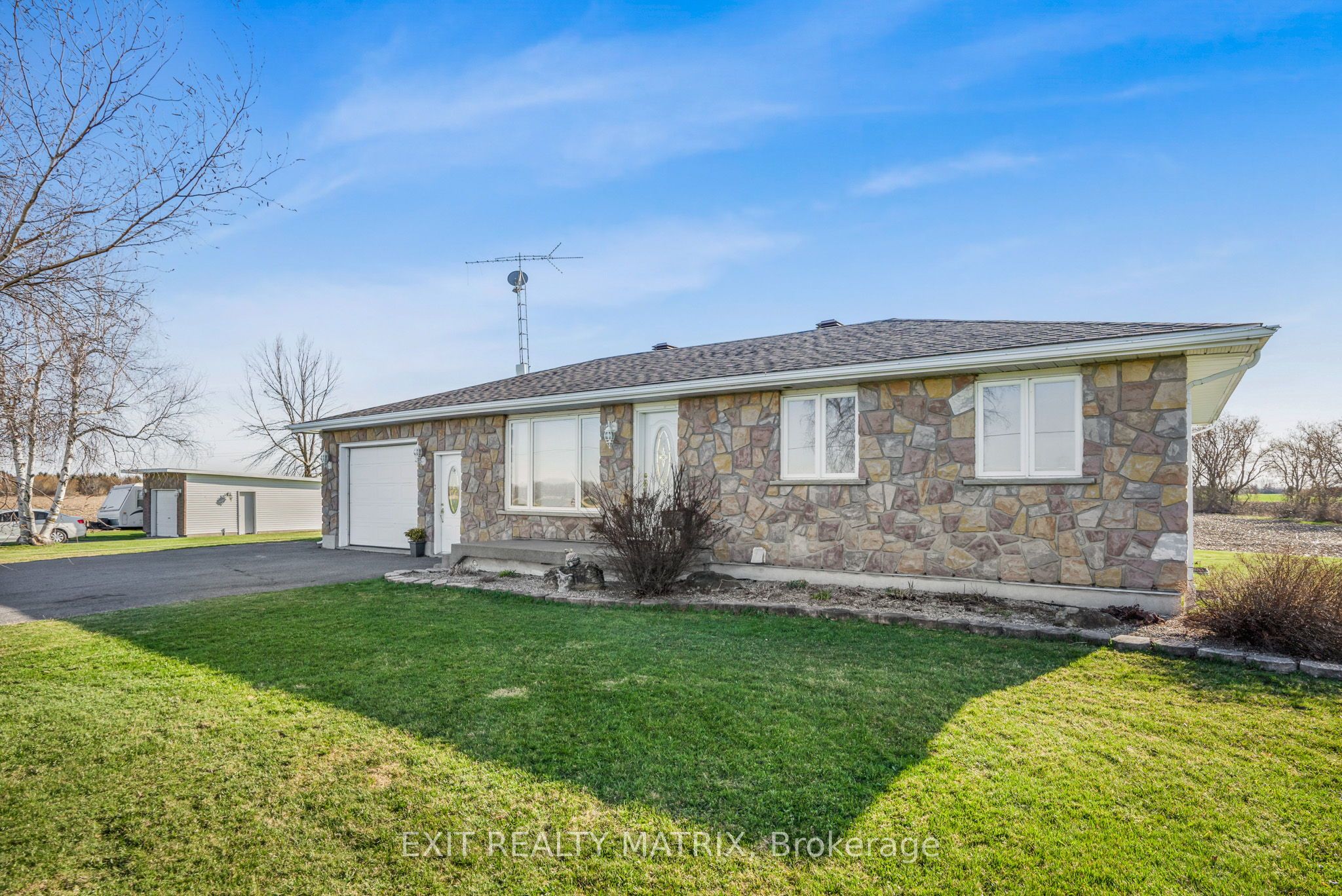 1688 Ste-marie Road Property Photo 2