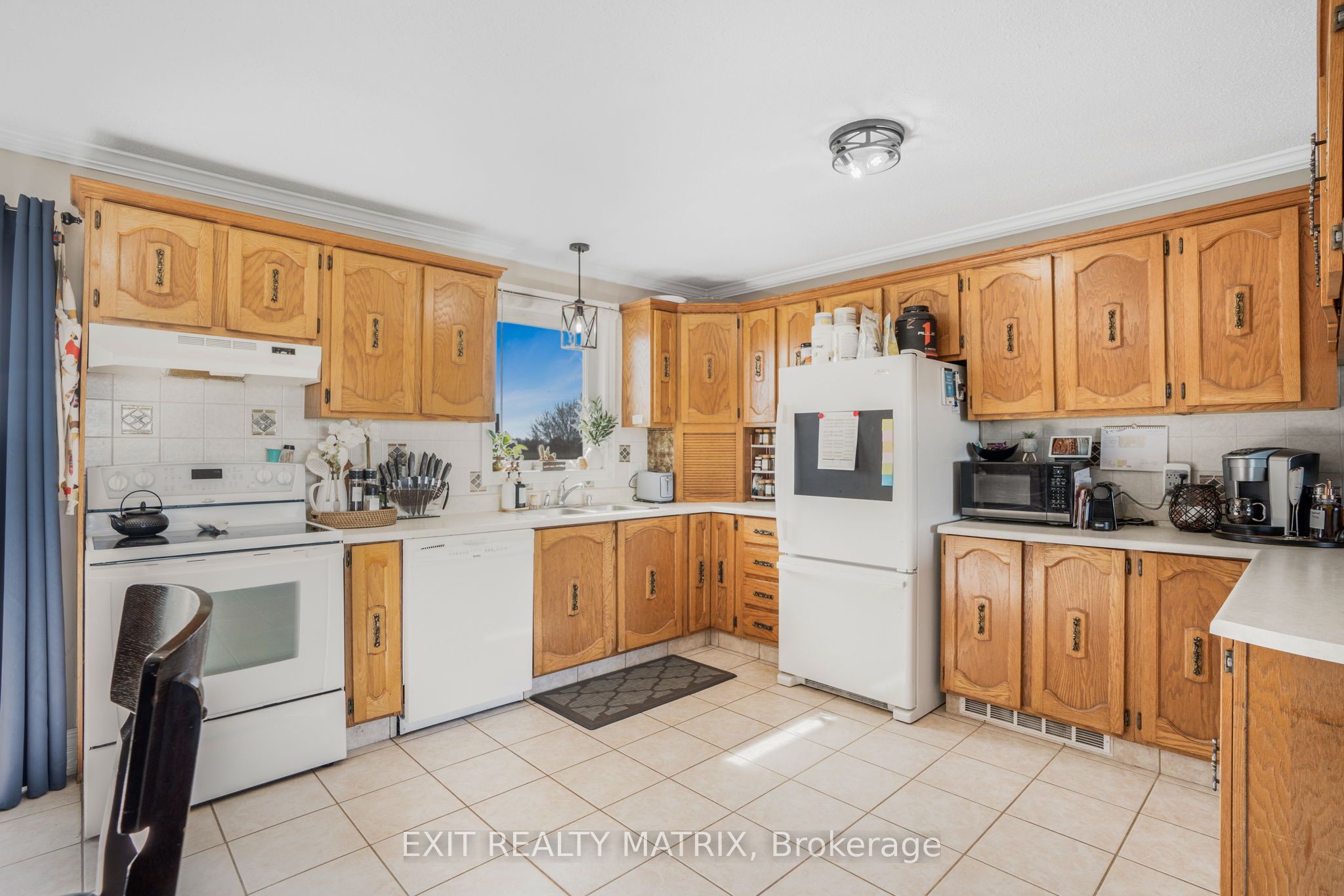 1688 Ste-marie Road Property Photo 7