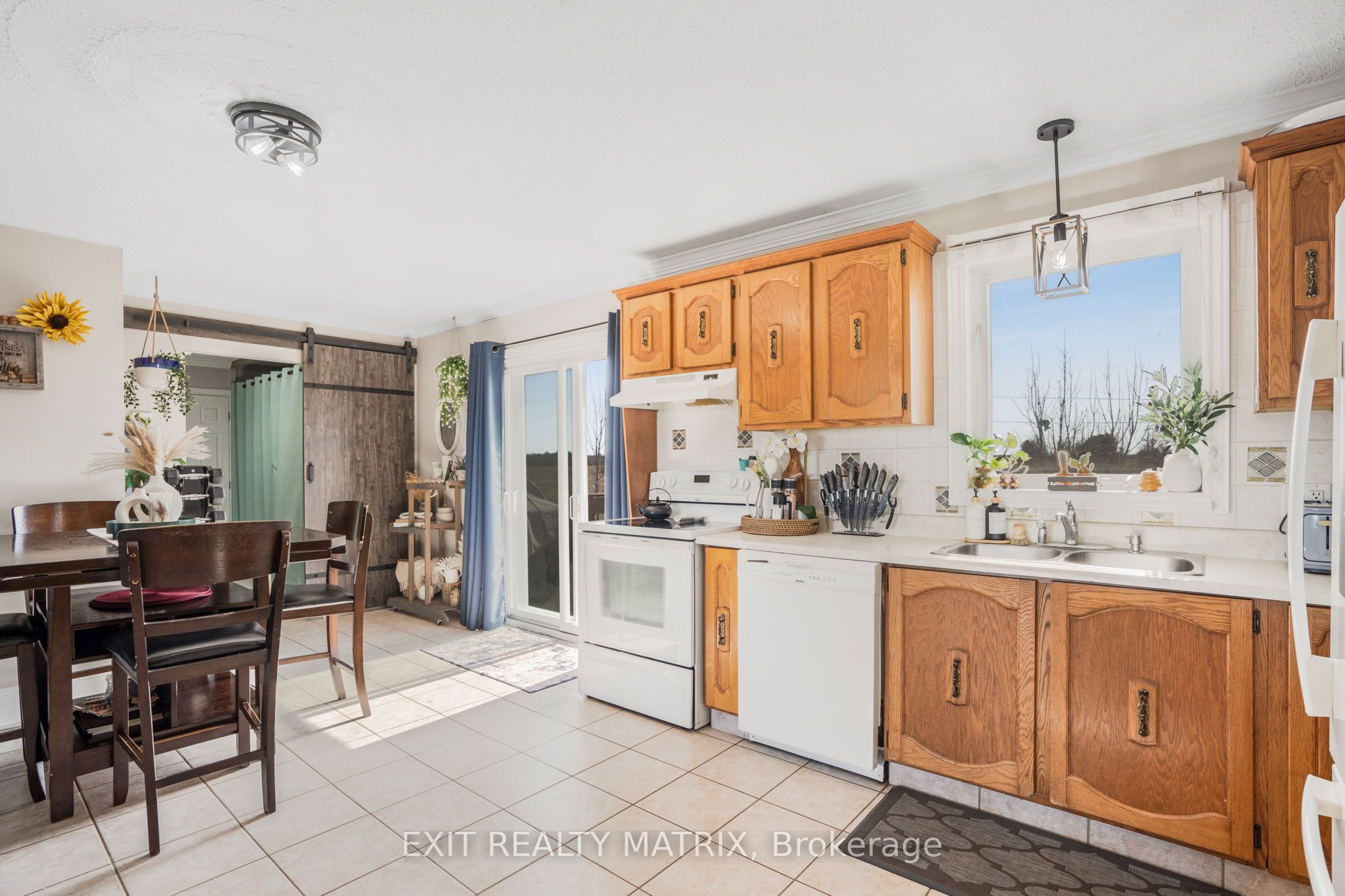 1688 Ste-marie Road Property Photo 8