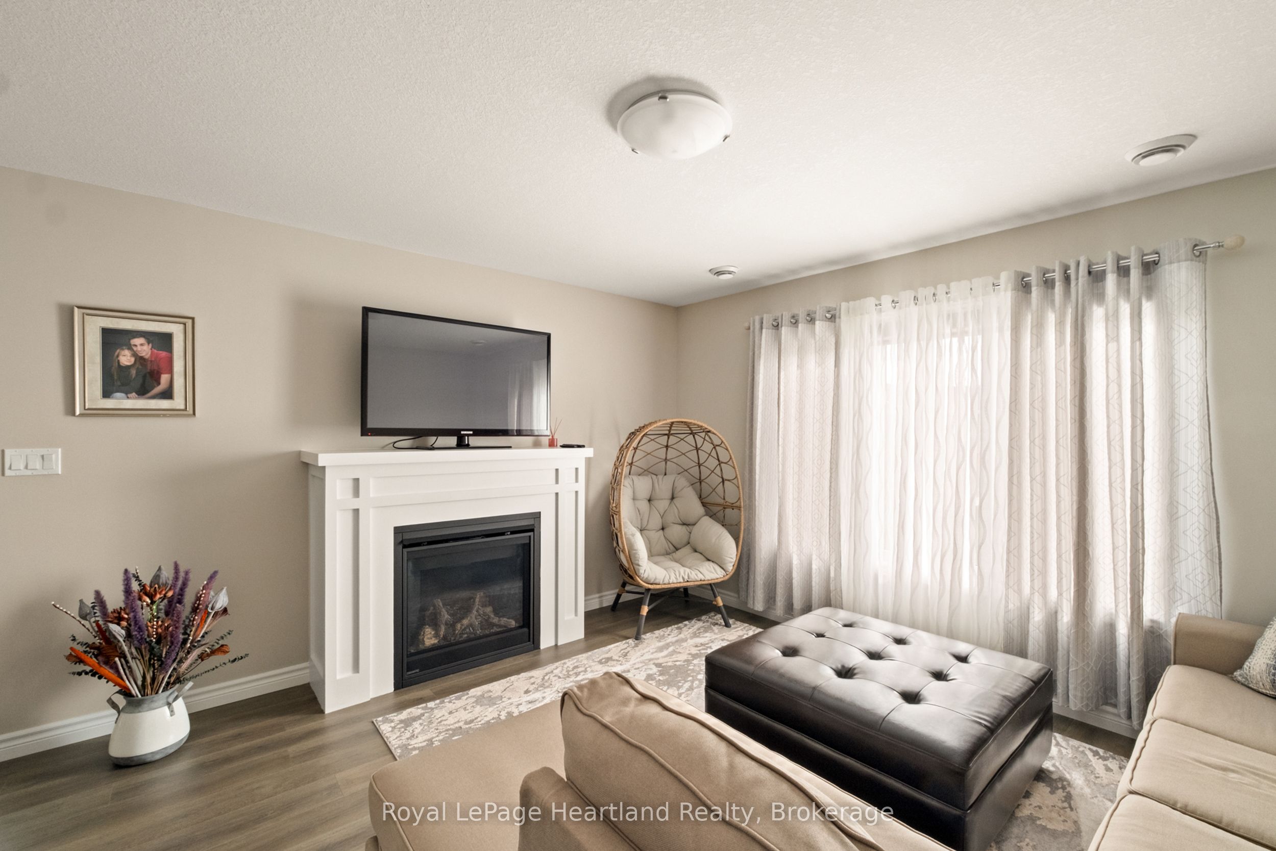 140 Lake Breeze Drive Property Photo 12