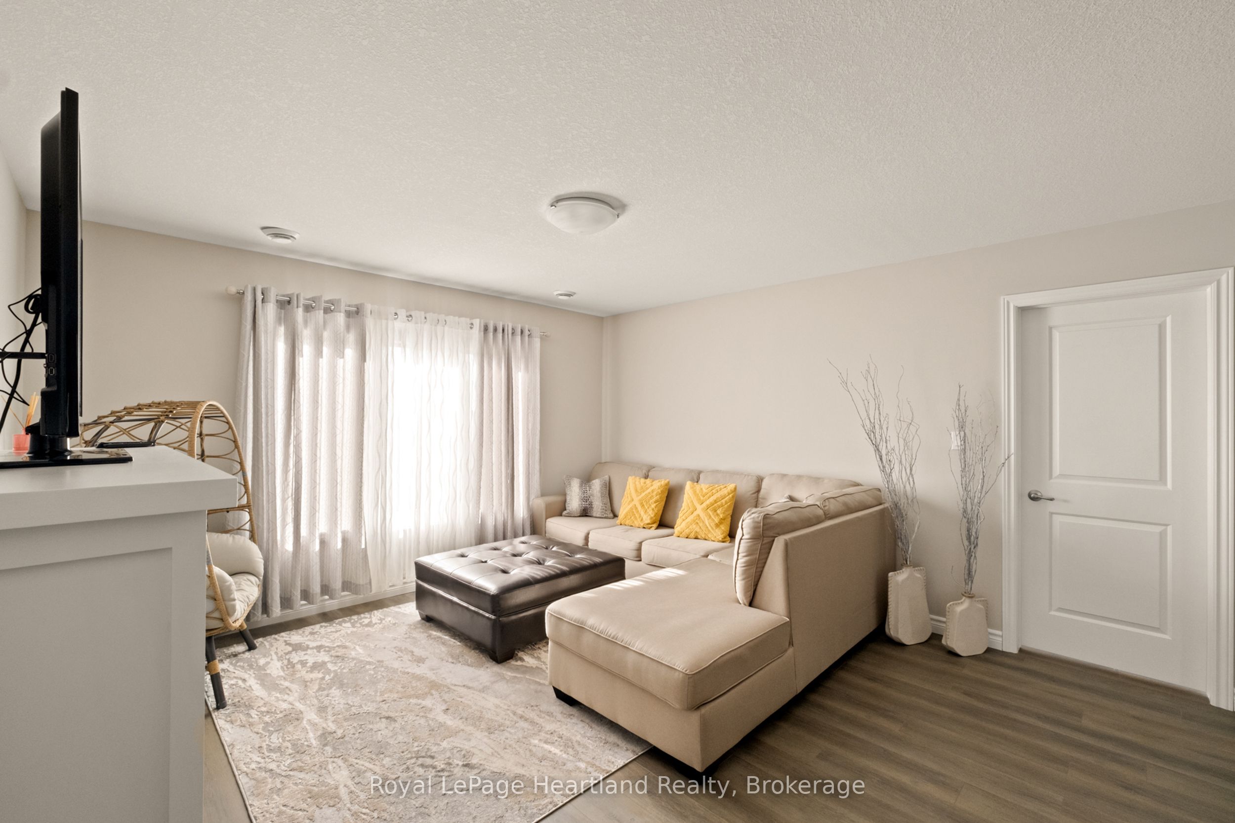 140 Lake Breeze Drive Property Photo 13