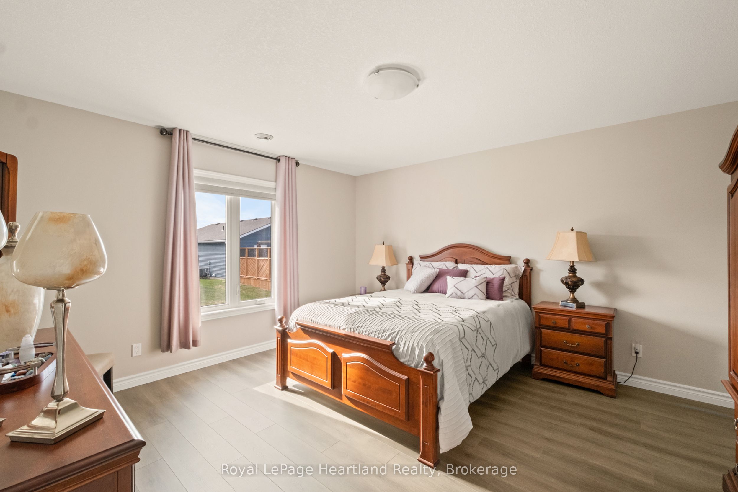 140 Lake Breeze Drive Property Photo 18