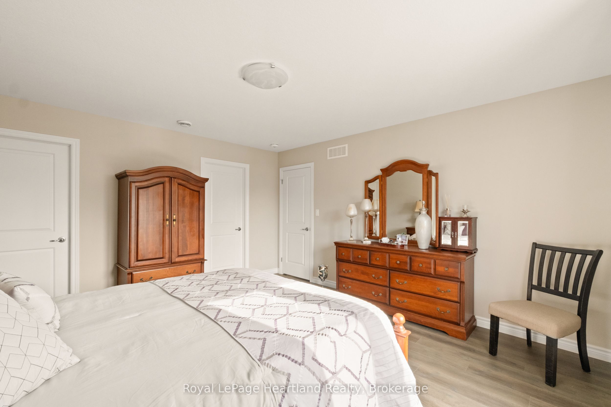 140 Lake Breeze Drive Property Photo 19
