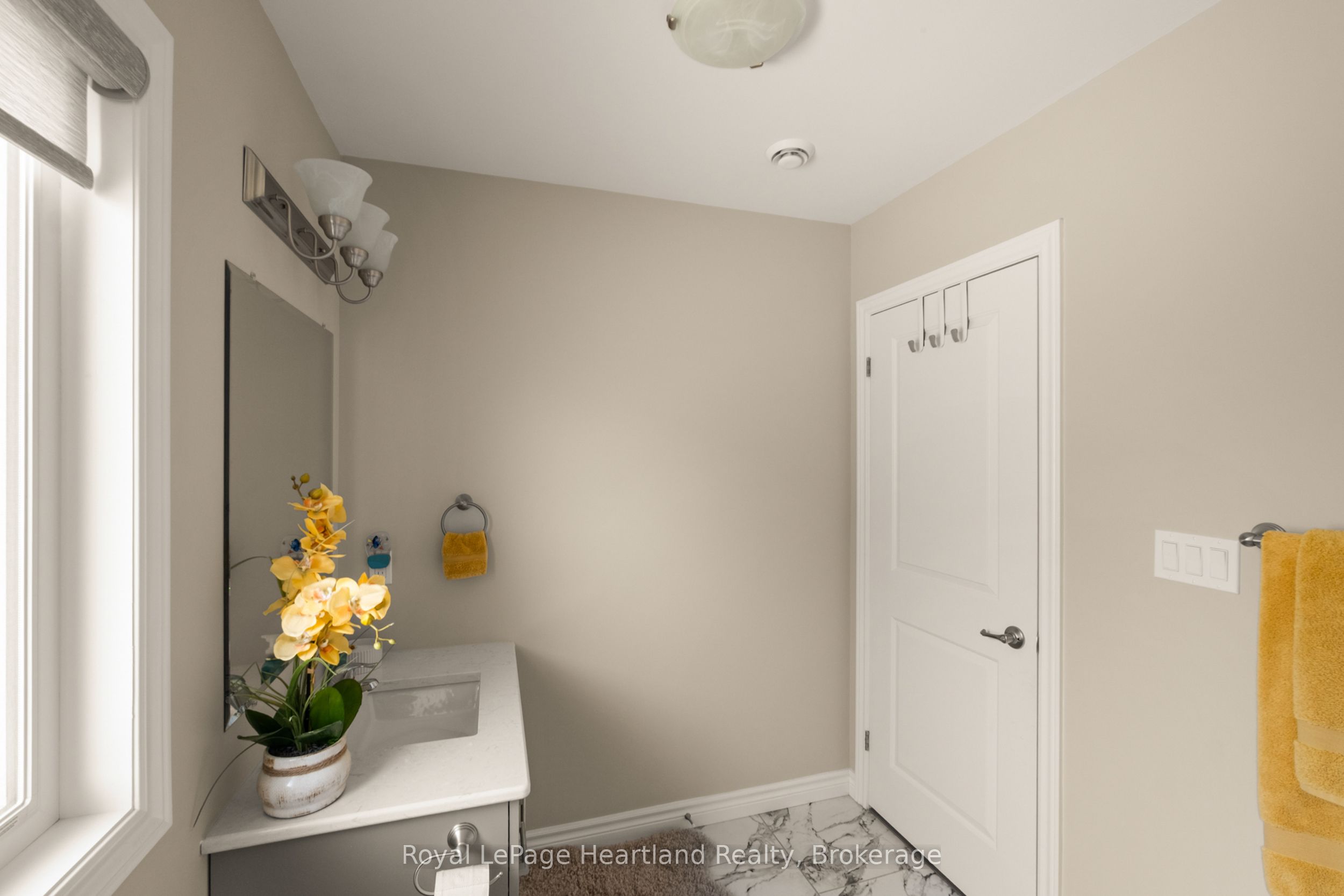 140 Lake Breeze Drive Property Photo 27