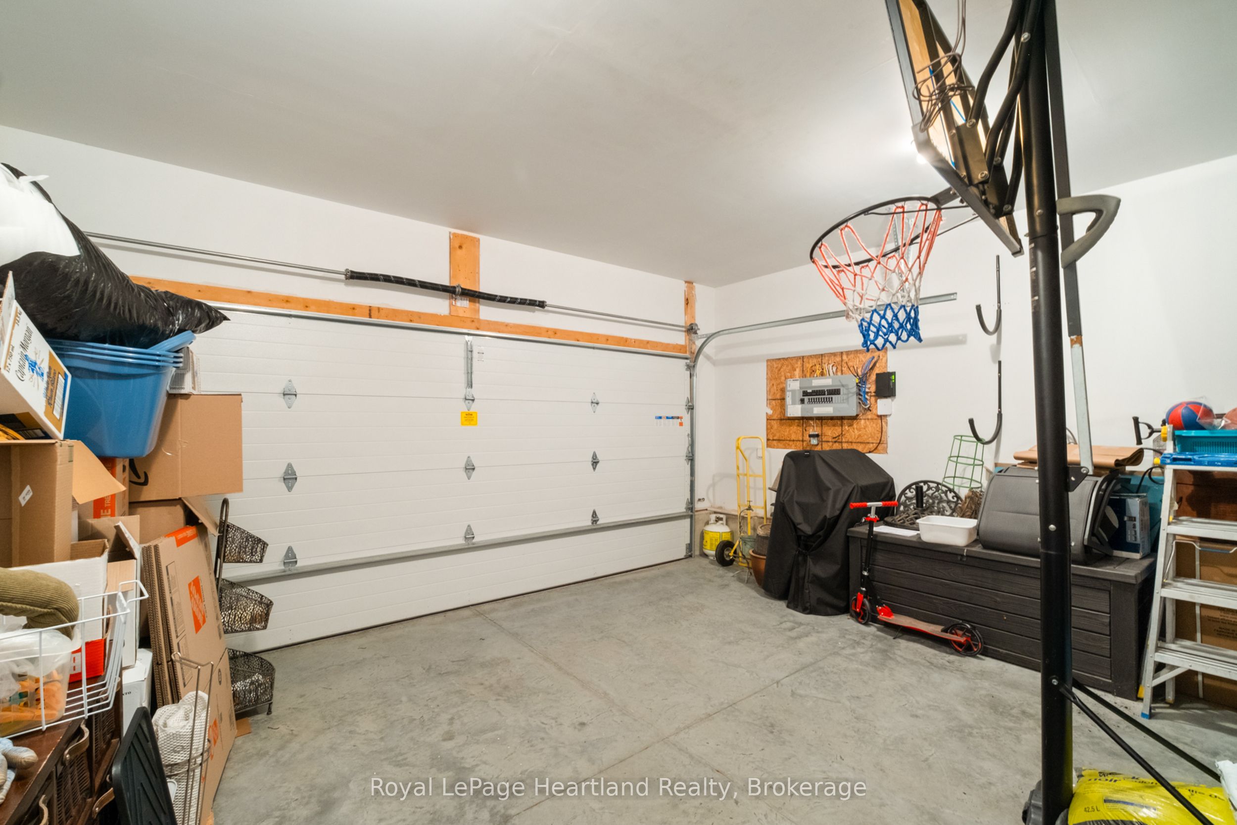 140 Lake Breeze Drive Property Photo 29