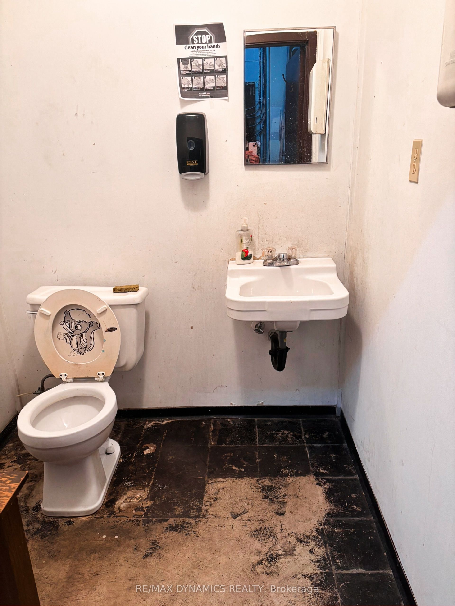 486 Grantham Ave Property Photo 6