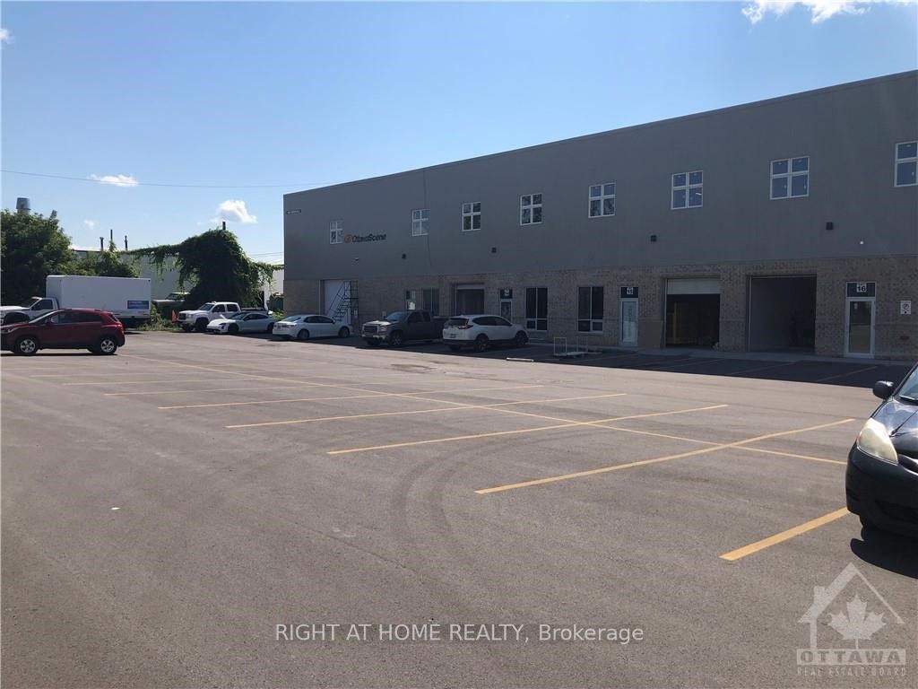 #15 - 1920 Merivale Road Property Photo 2