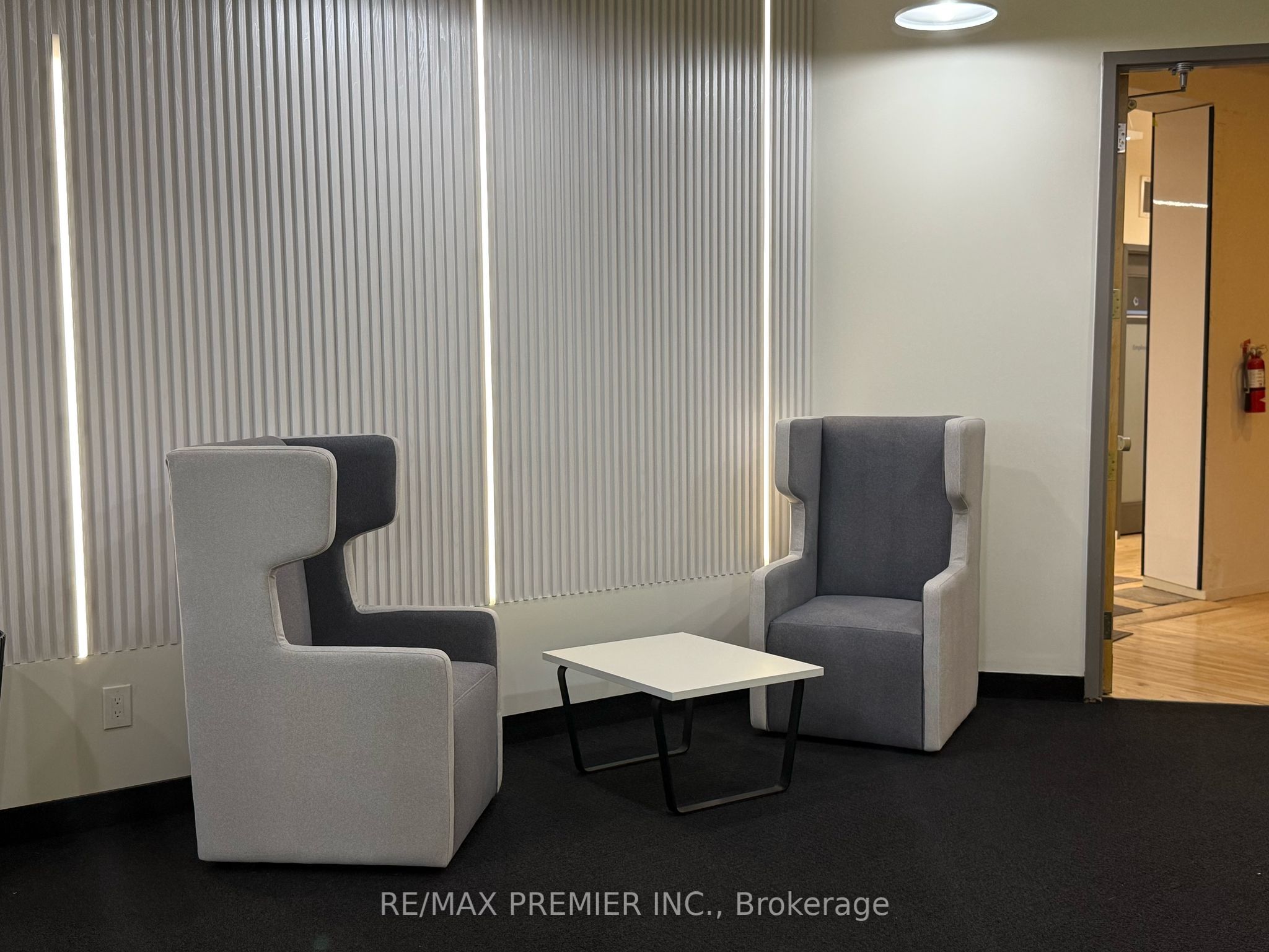 72 Victoria Street S 300-23 Property Photo 5