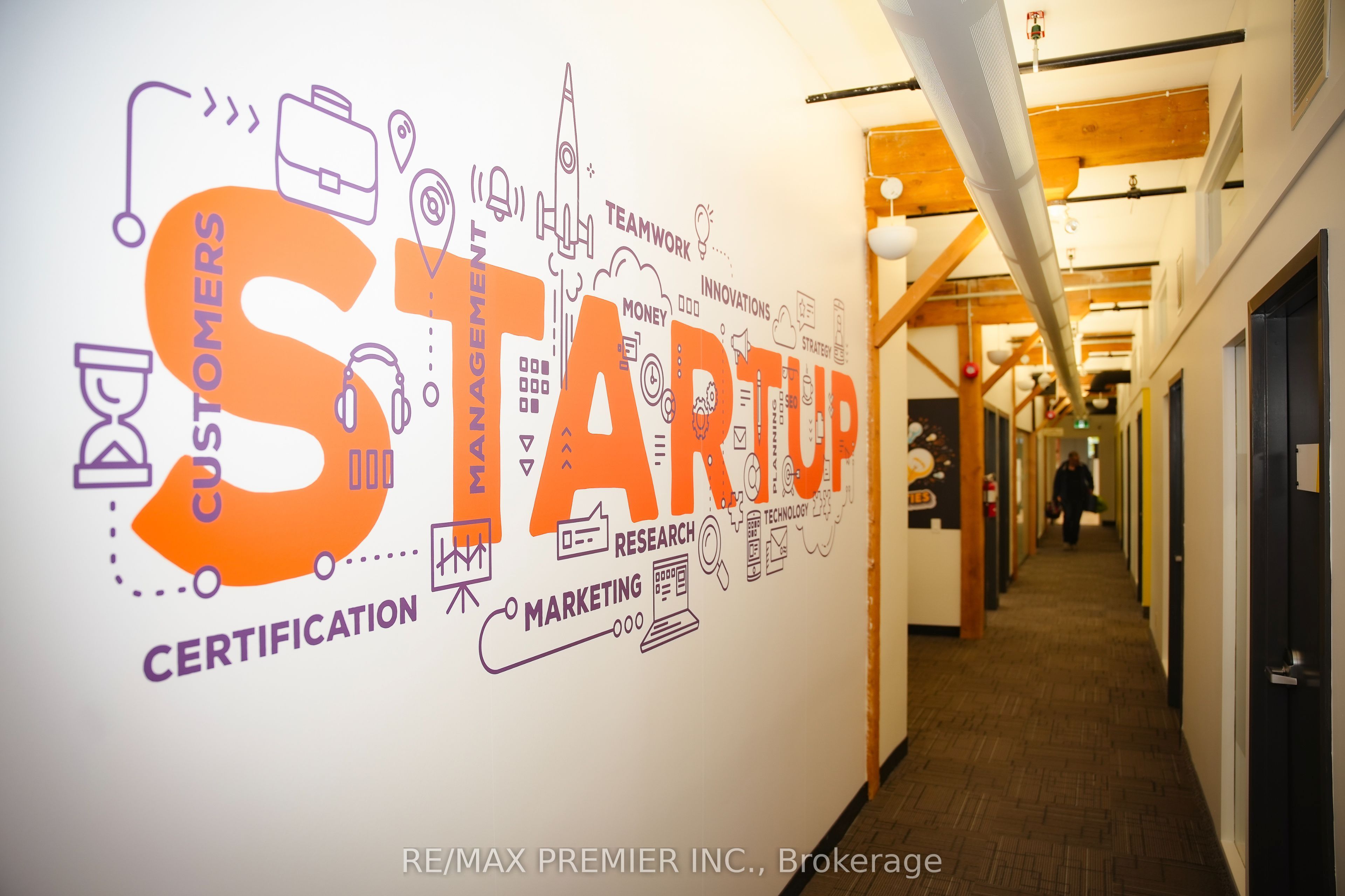 72 Victoria Street S 300-23 Property Photo 8