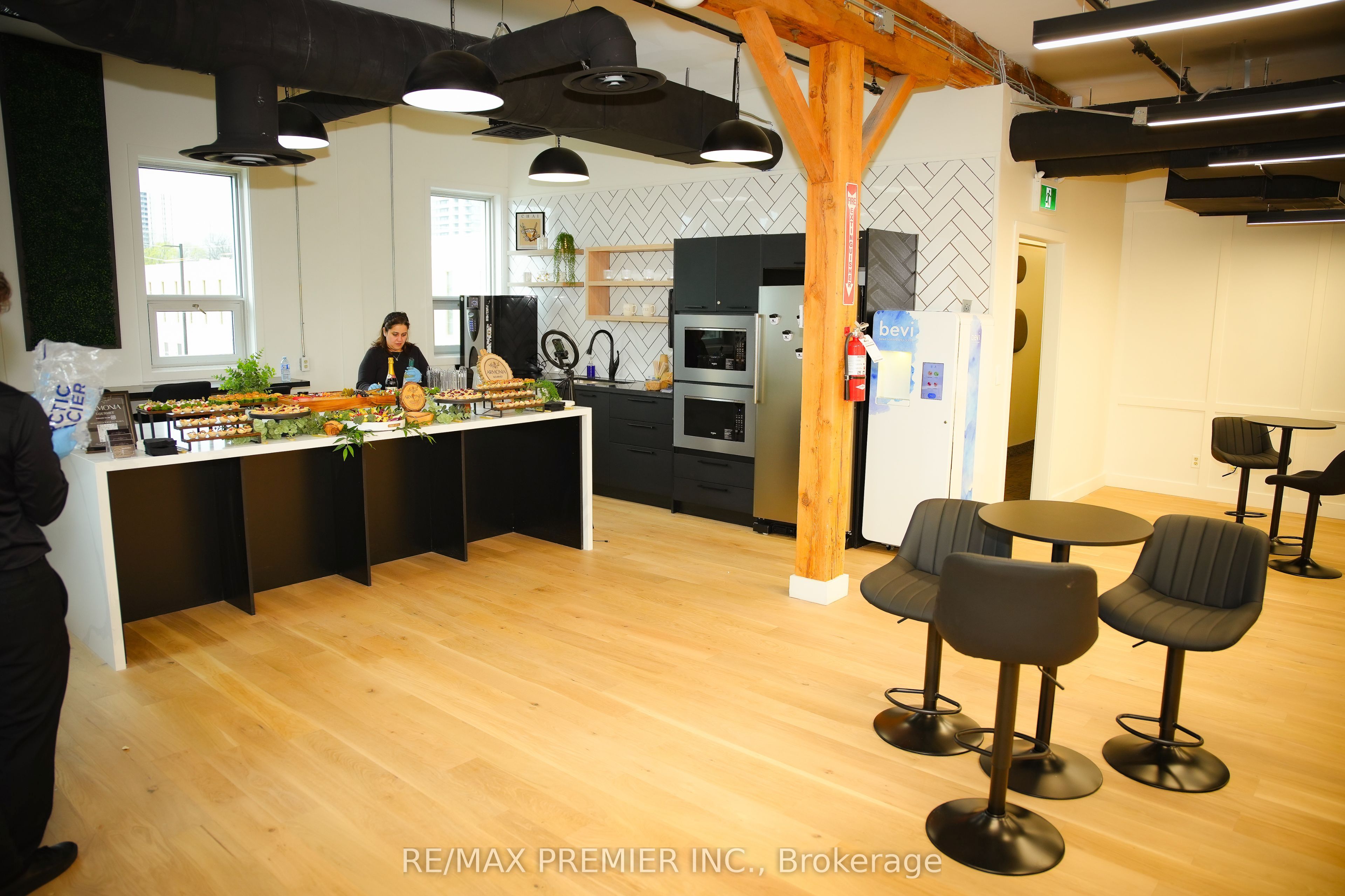 72 Victoria Street S 300-23 Property Photo 12