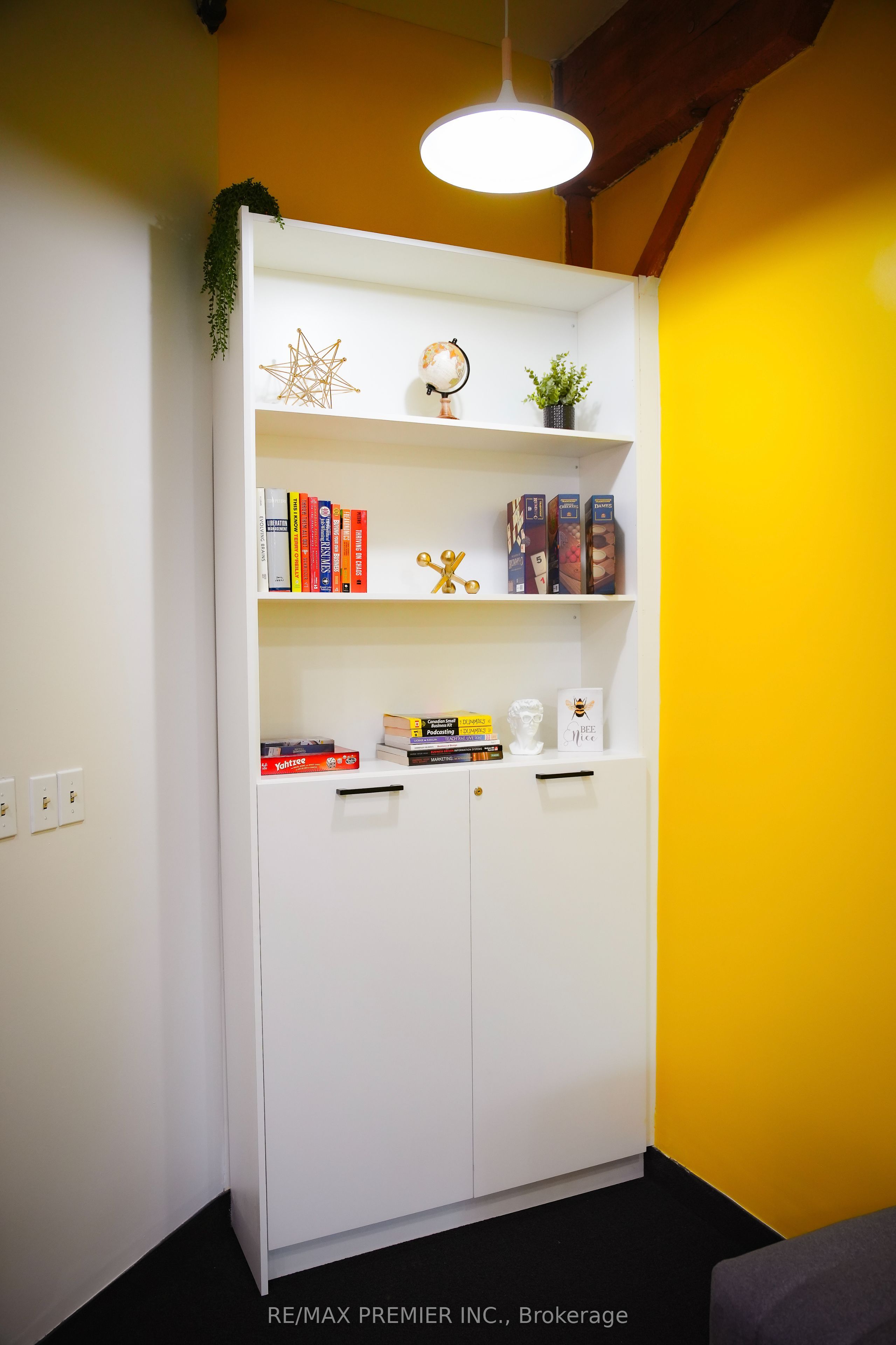 72 Victoria Street S 300-23 Property Photo 13