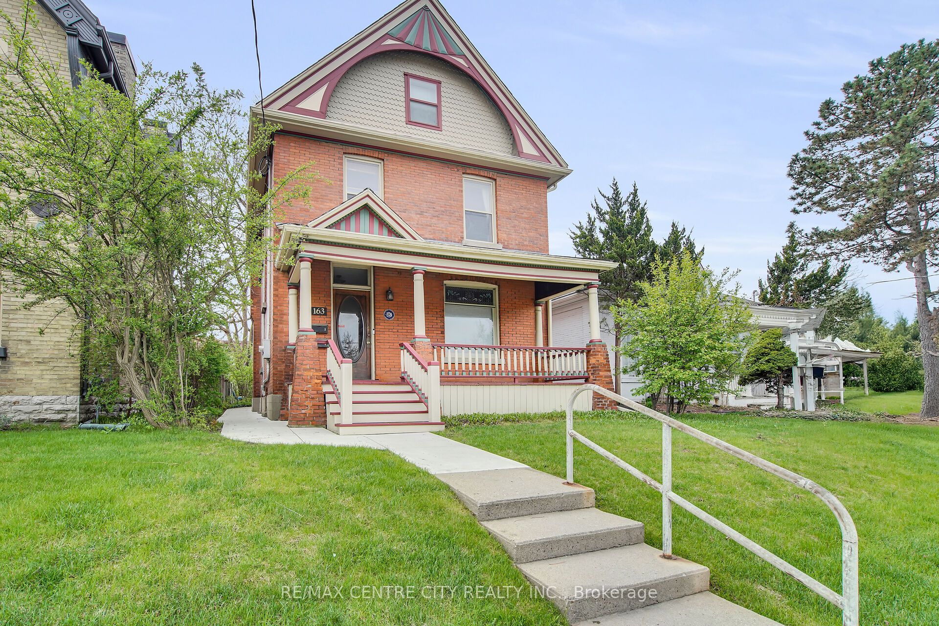 163 Oxford Street Property Photo 2