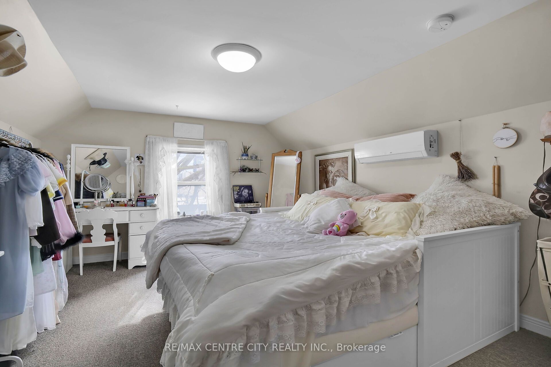 163 Oxford Street Property Photo 26