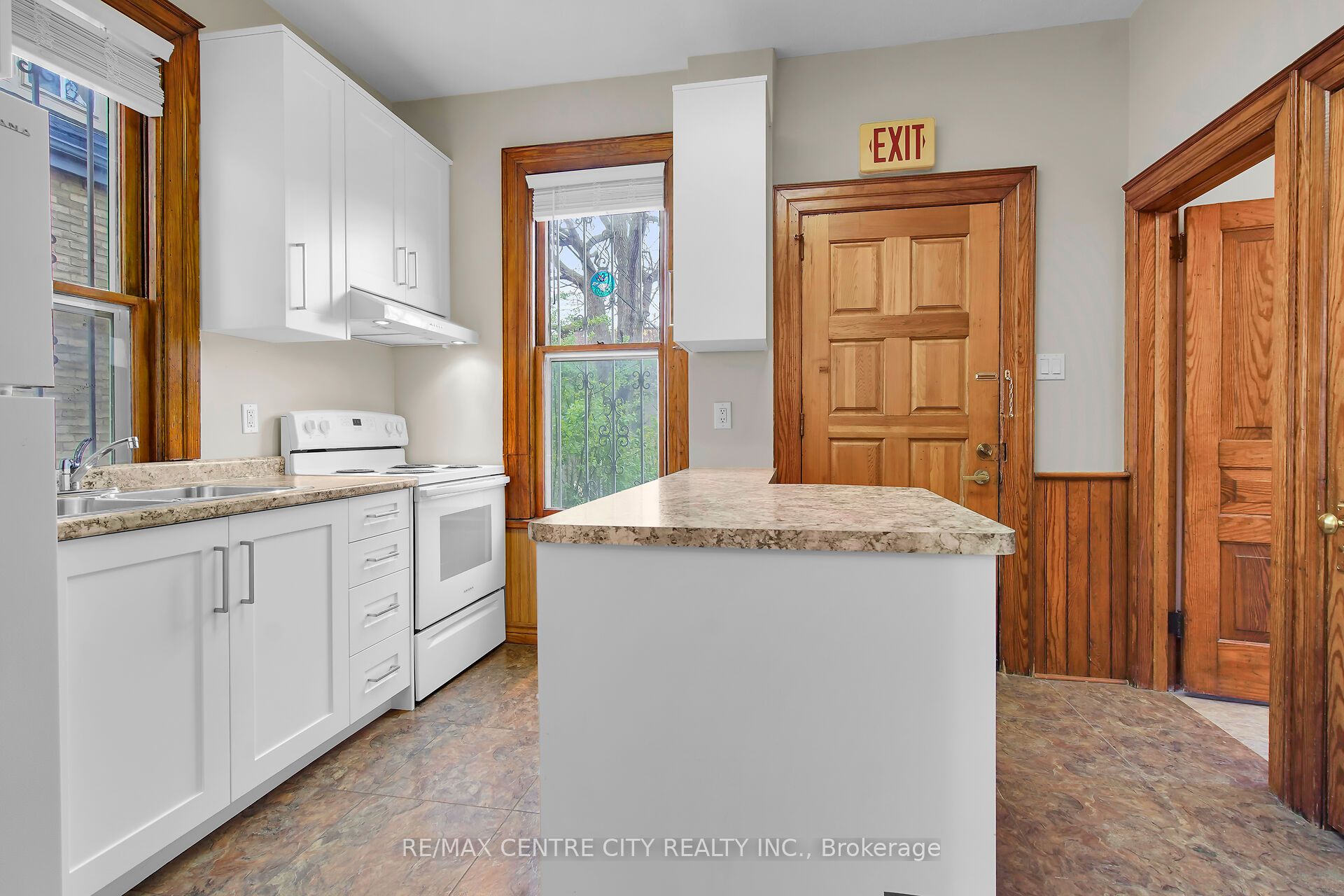 163 Oxford Street Property Photo 31