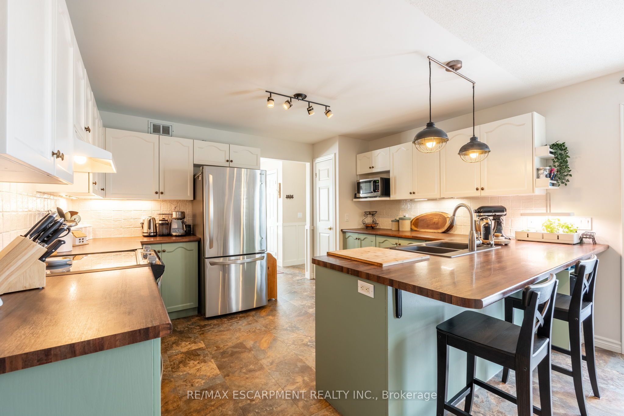 136 Glenariff Drive Property Photo 18