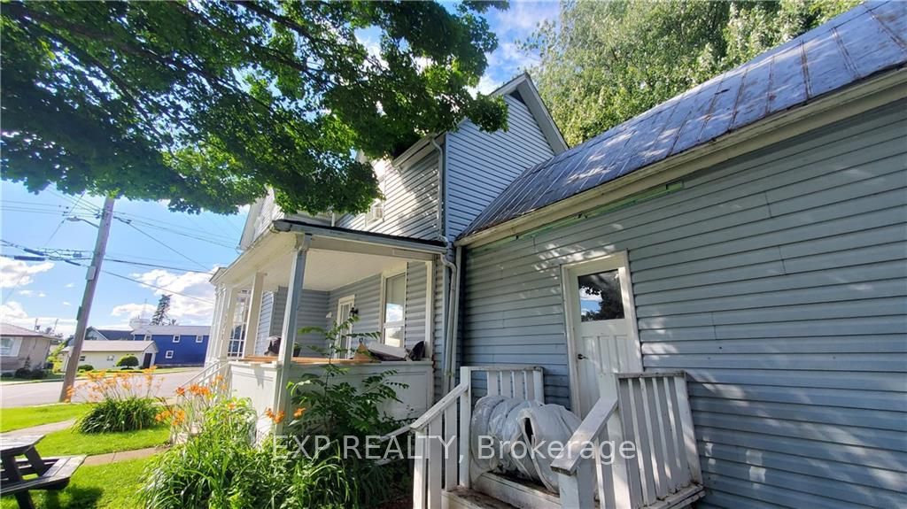 427 Victoria Street Property Photo 12
