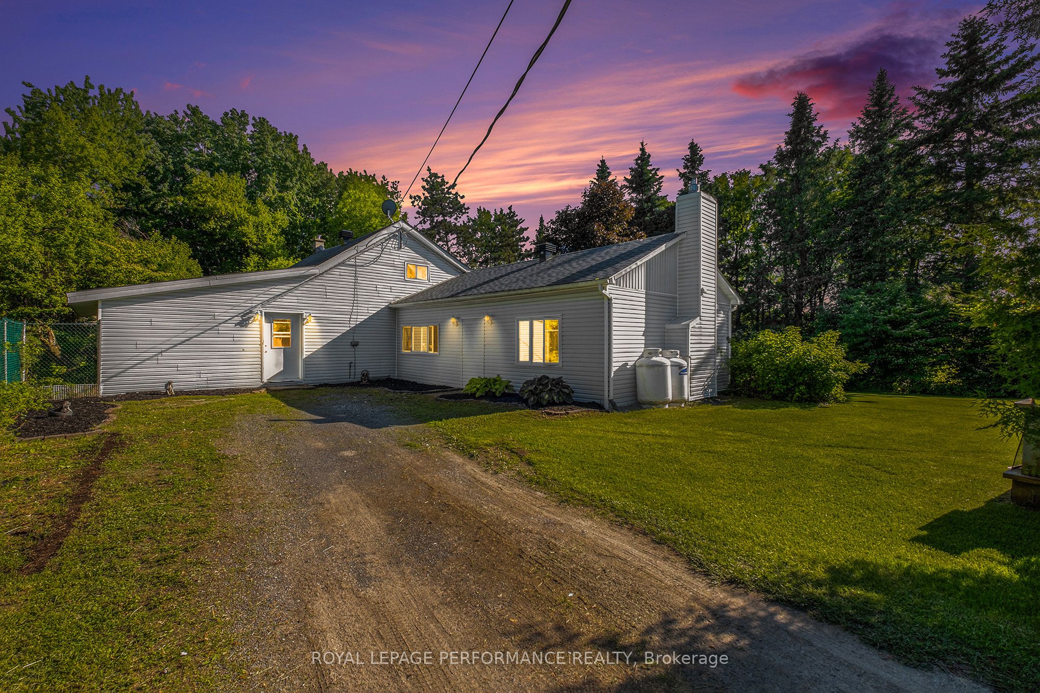 3383 Champlain Street Property Photo 1