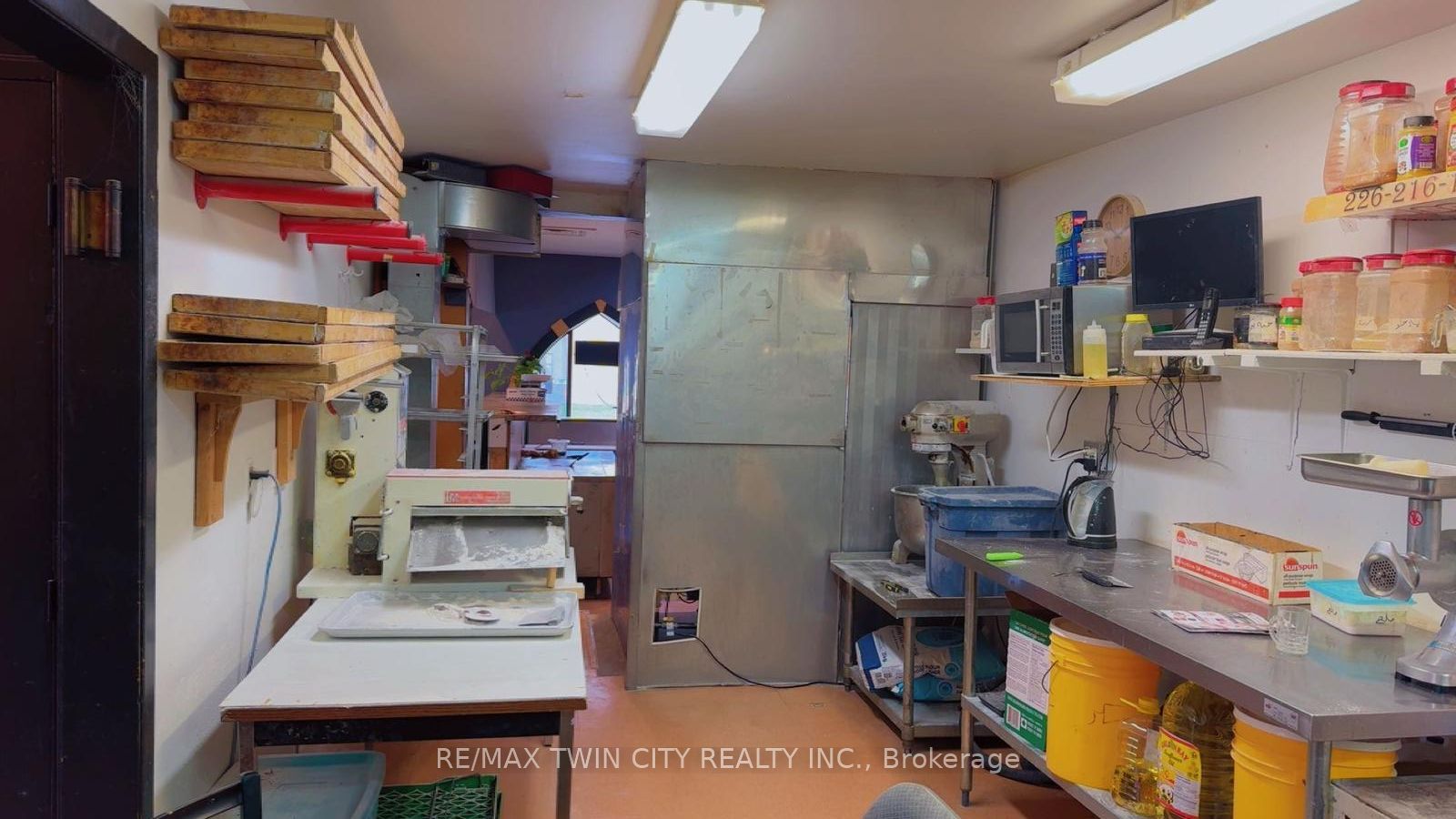 390 Courtland Avenue Property Photo 11