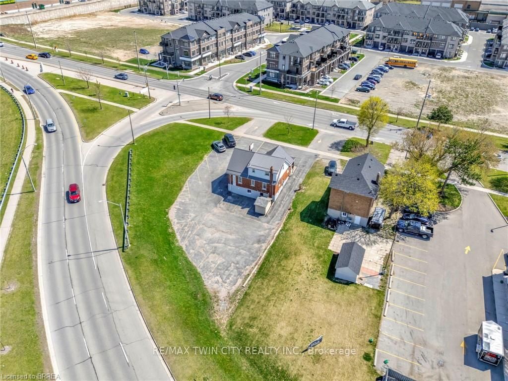584 Colborne Street Property Photo 3