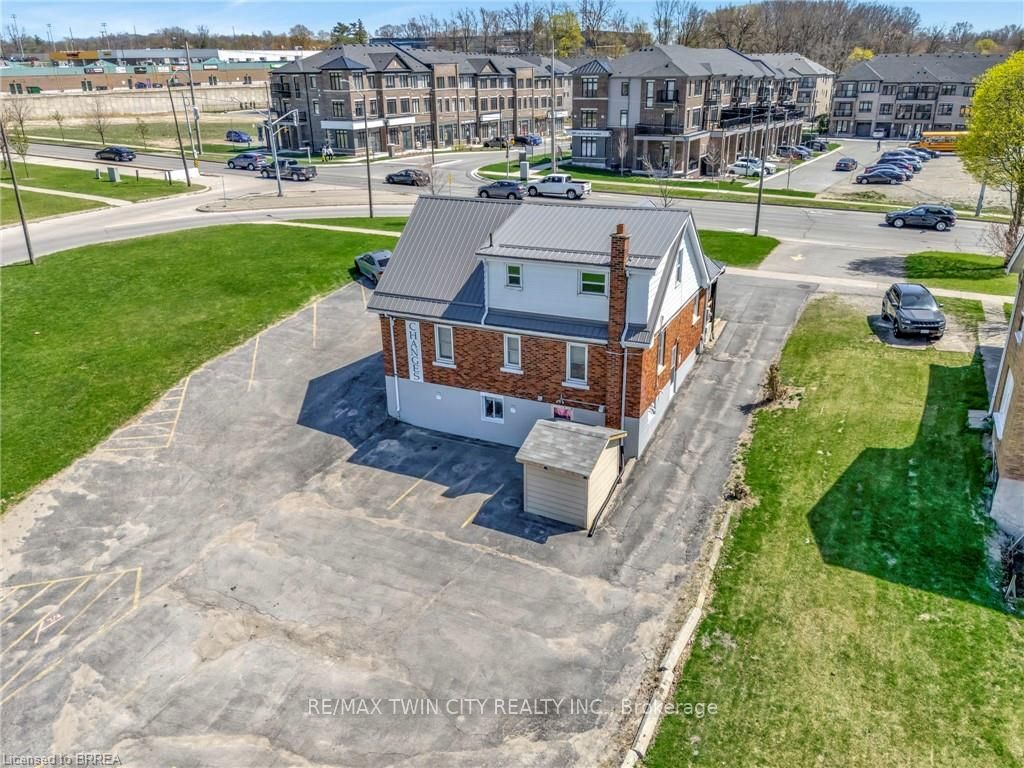 584 Colborne Street Property Photo 7