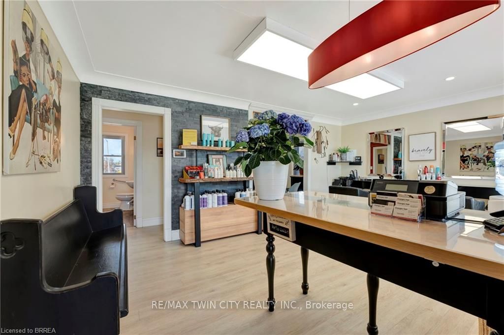 584 Colborne Street Property Photo 14